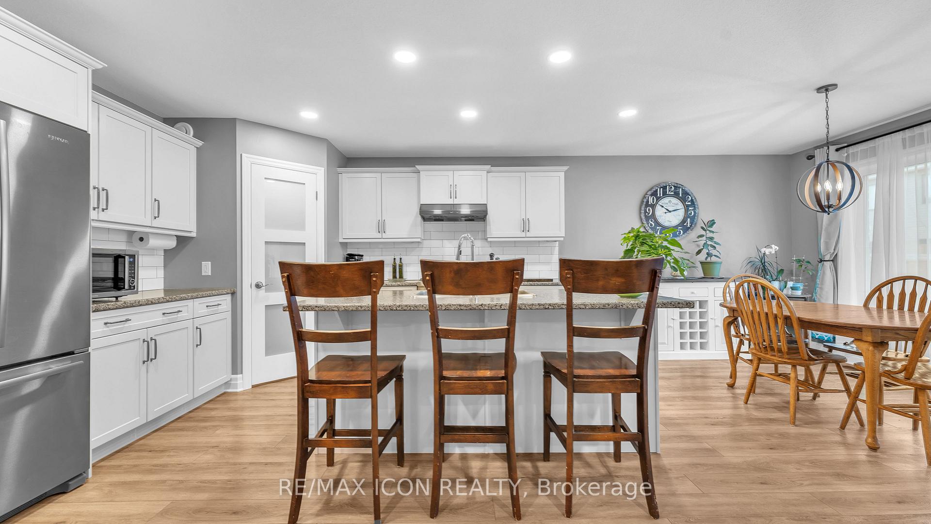 Photo 6 of 115 Gilmour Drive, Lucan Biddulph, Lucan — HOMEH
