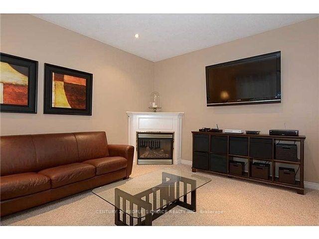 Photo 2 of 16 Cardiff Lane, Hamilton, Stoney Creek — HOMEH