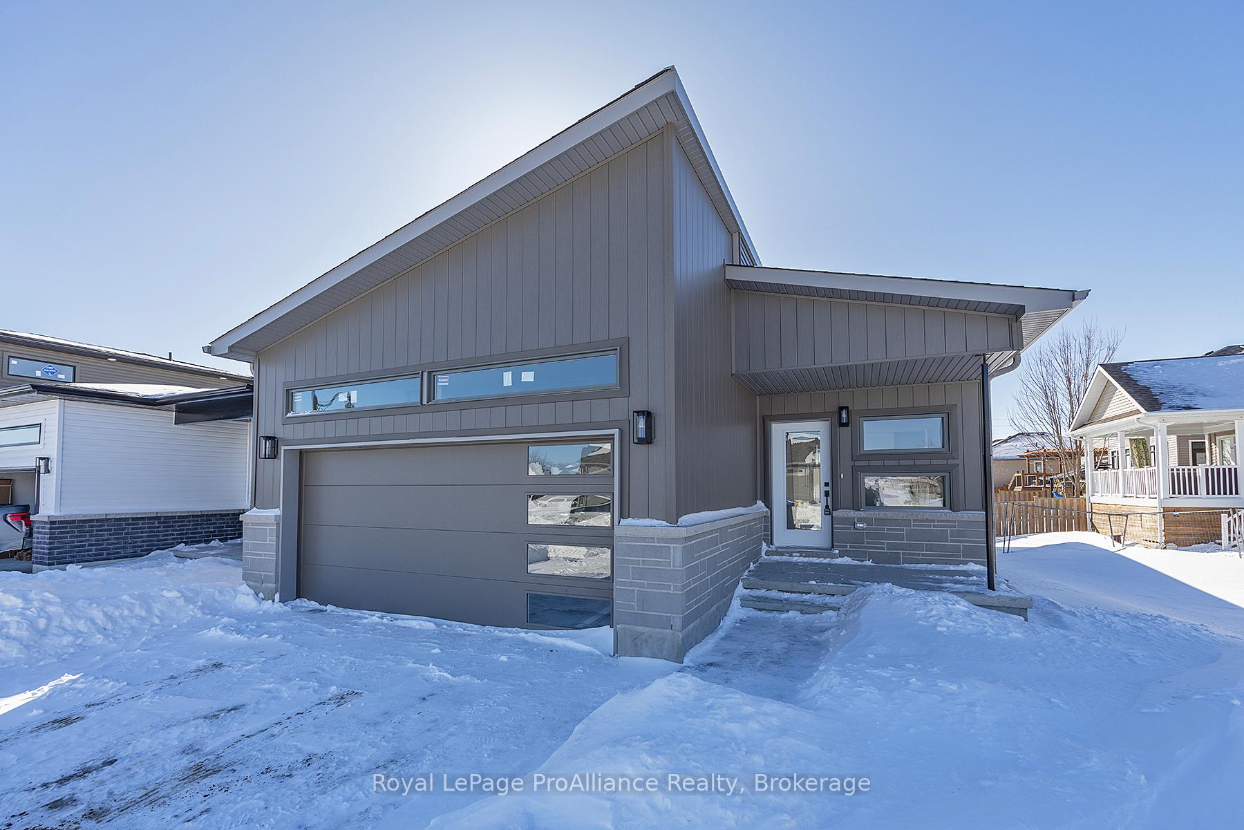 Photo 3 of 149 Mcdonough Crescent, Loyalist, Amherstview — HOMEH