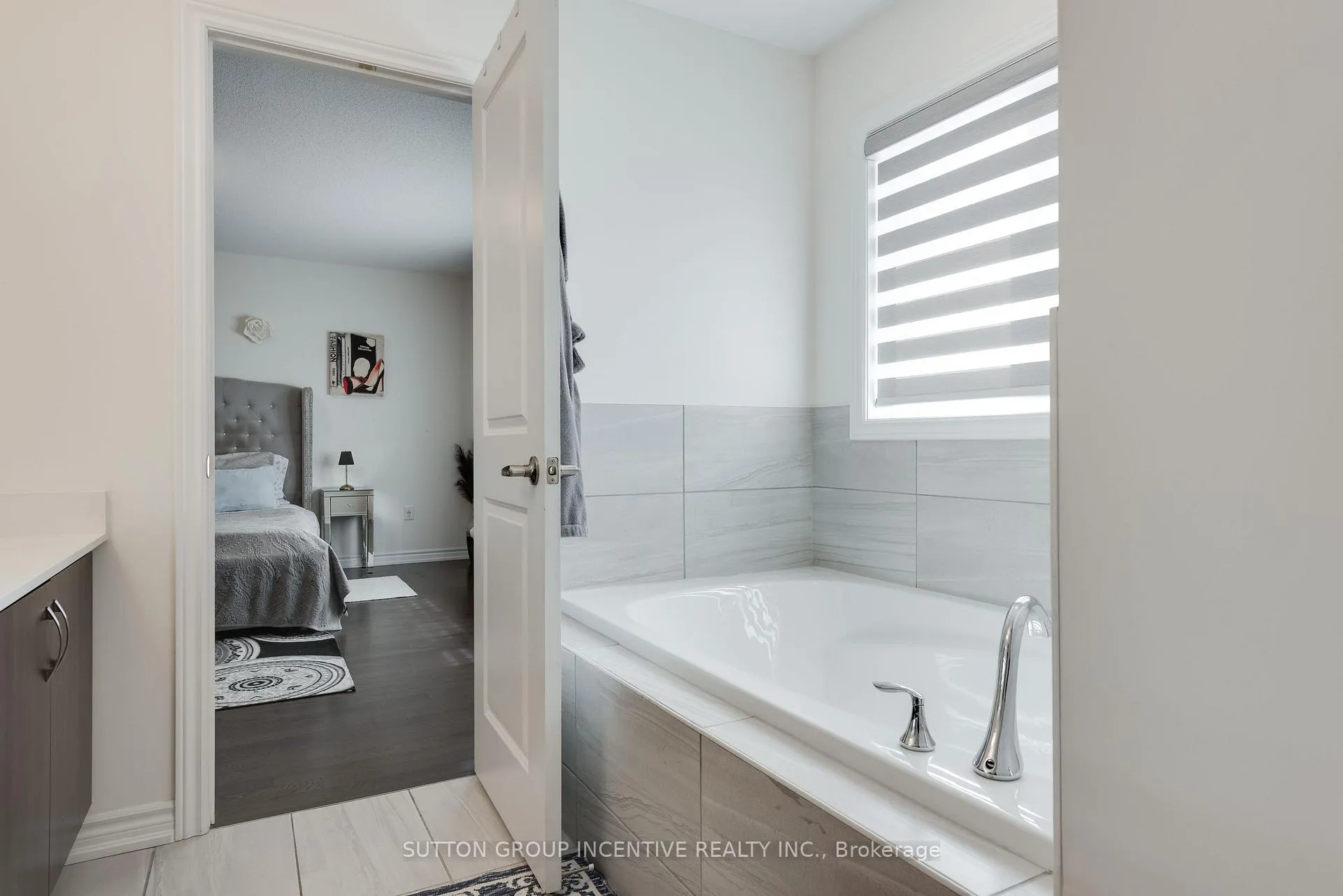 Photo 16 of 2271 Grainger Loop, Innisfil, Rural Innisfil — HOMEH