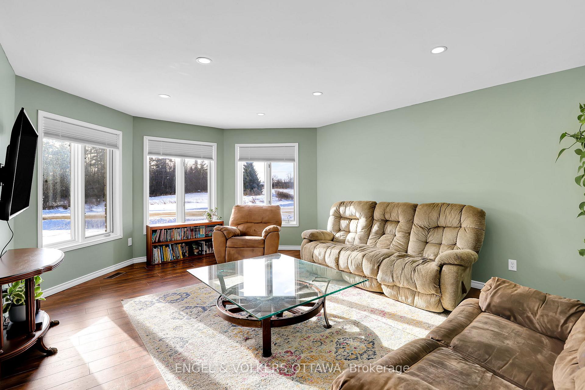 Photo 7 of 370 Duncan Drive, McNab/Braeside, Mcnab/Braeside Twps — HOMEH