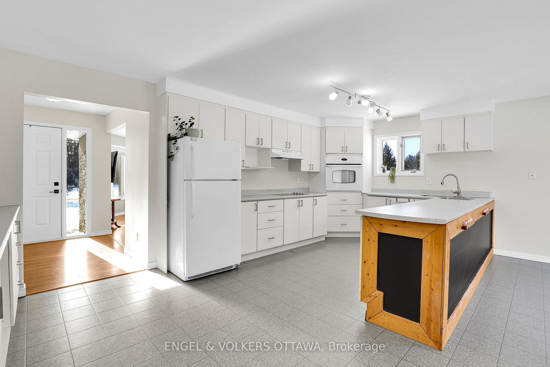 Photo 9 of 370 Duncan Drive, McNab/Braeside, Mcnab/Braeside Twps — HOMEH