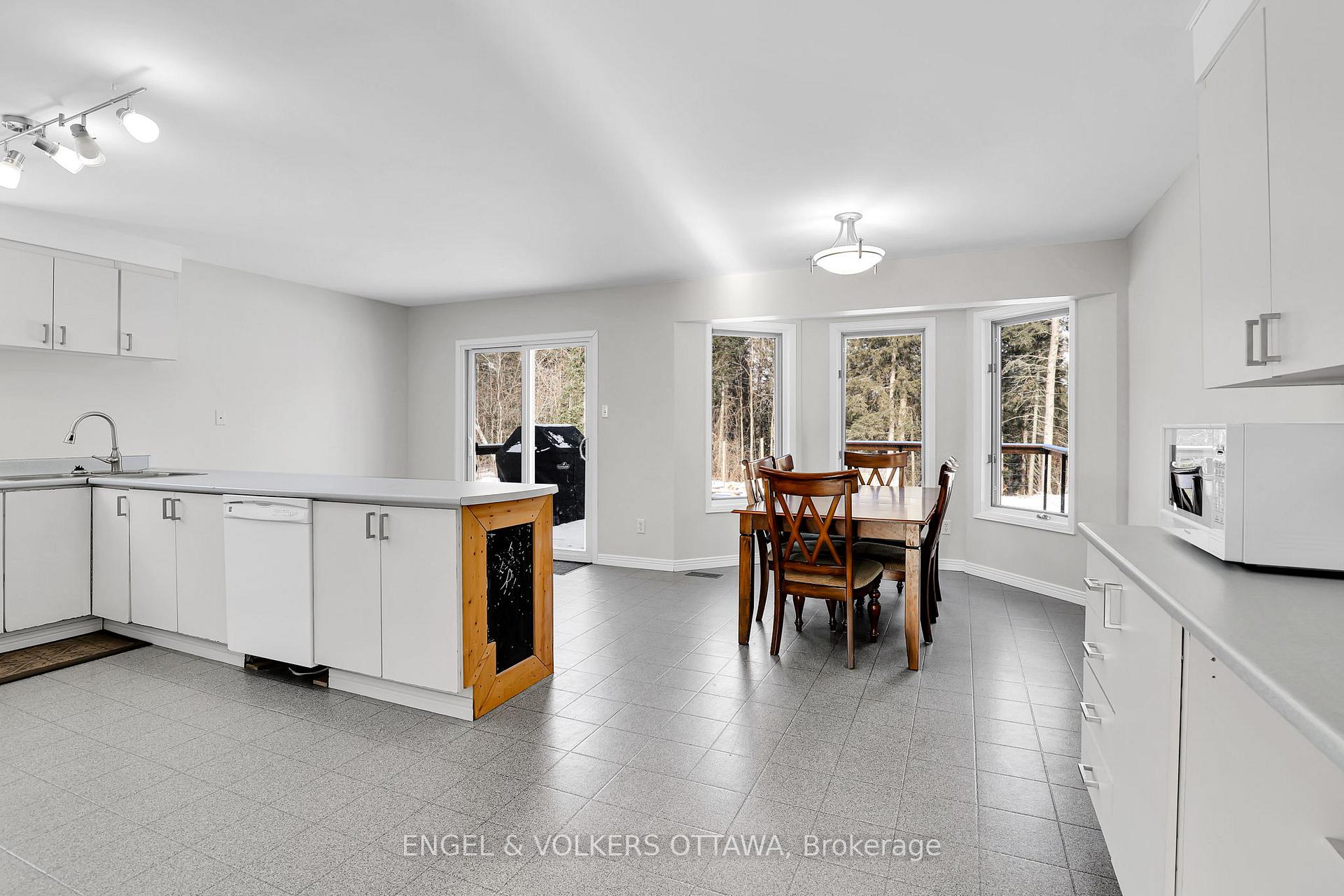 Photo 10 of 370 Duncan Drive, McNab/Braeside, Mcnab/Braeside Twps — HOMEH