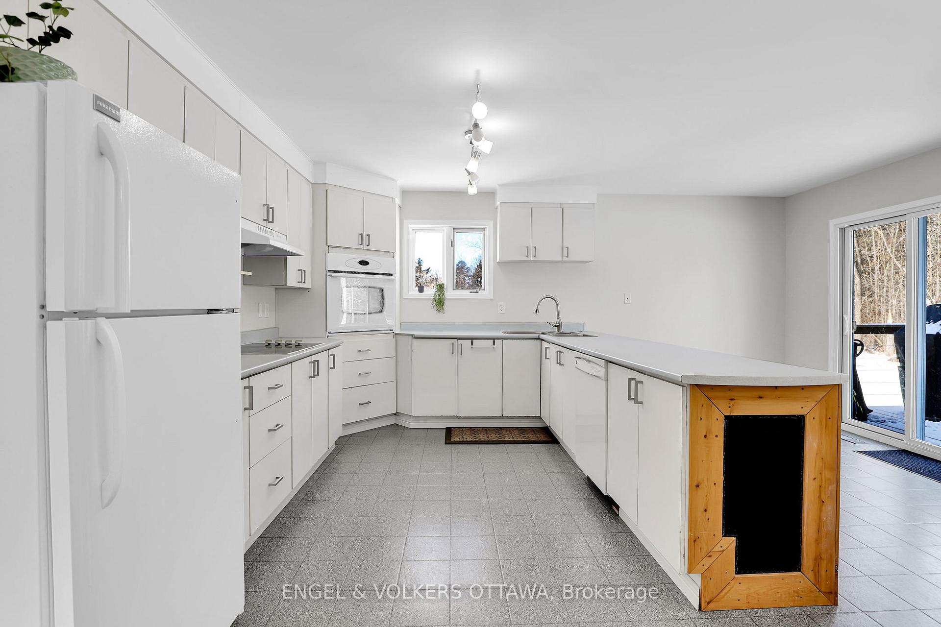 Photo 11 of 370 Duncan Drive, McNab/Braeside, Mcnab/Braeside Twps — HOMEH