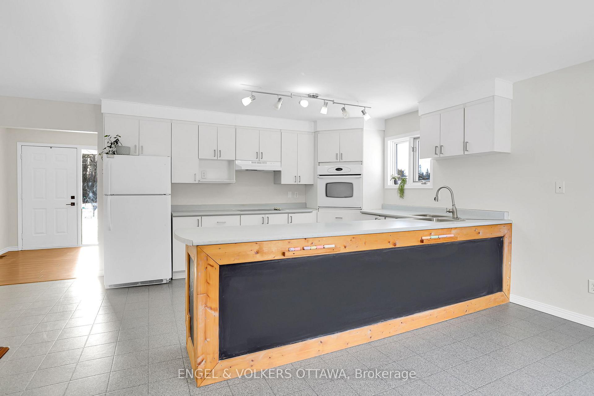 Photo 14 of 370 Duncan Drive, McNab/Braeside, Mcnab/Braeside Twps — HOMEH