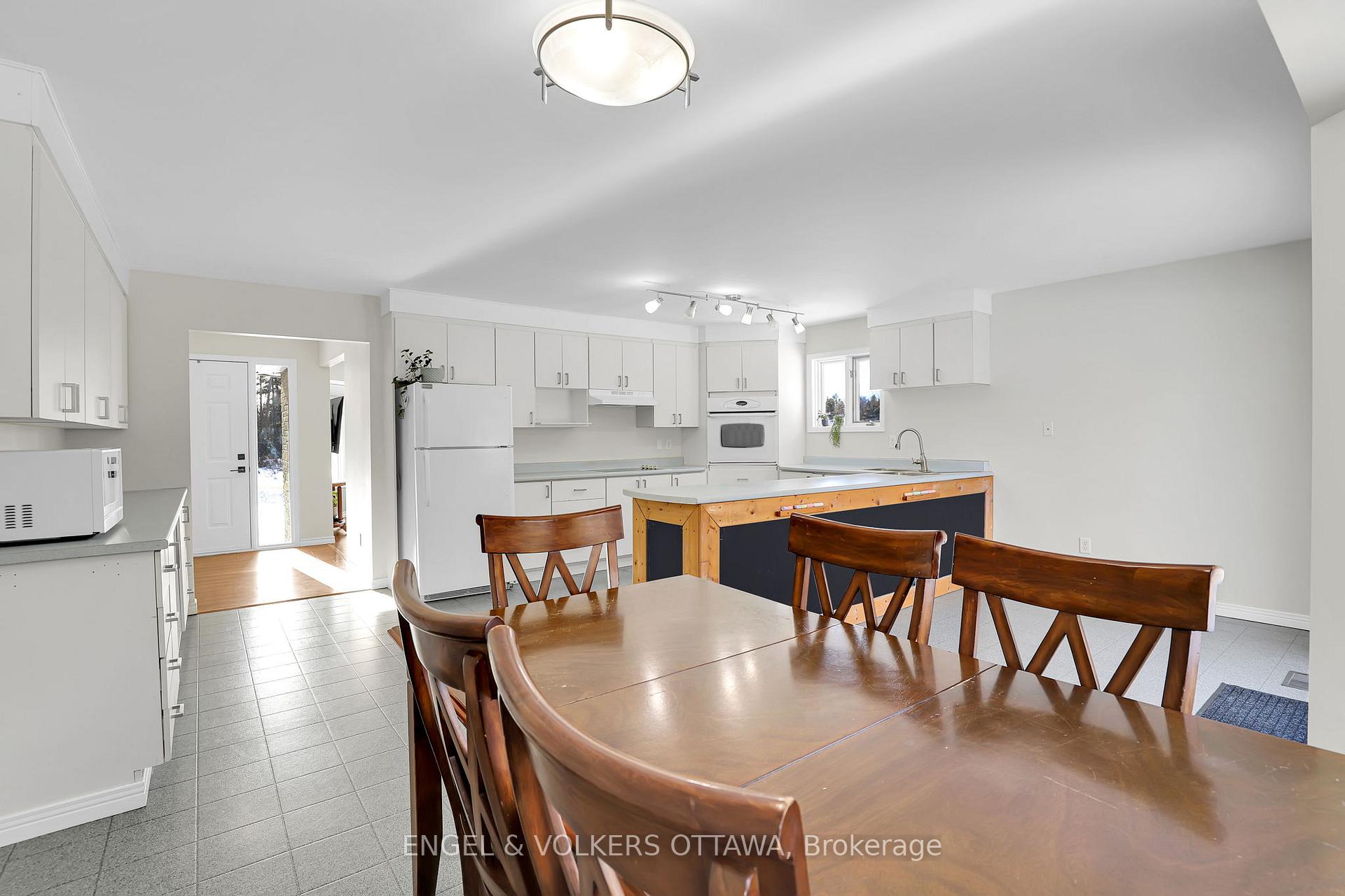 Photo 16 of 370 Duncan Drive, McNab/Braeside, Mcnab/Braeside Twps — HOMEH