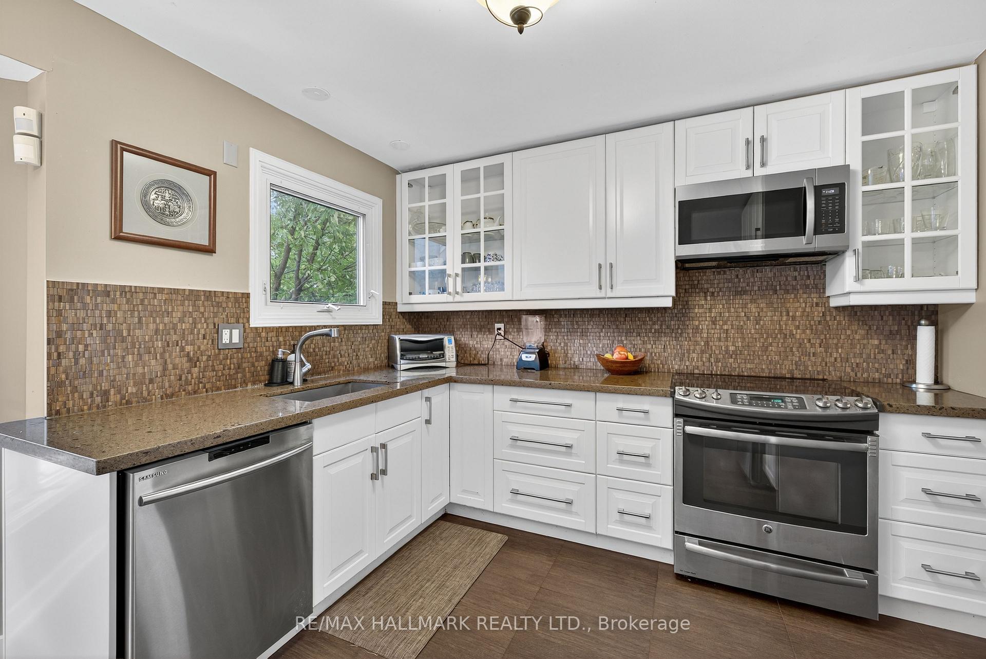 Photo 12 of 26 Stacey Crescent, Markham, Thornlea — HOMEH