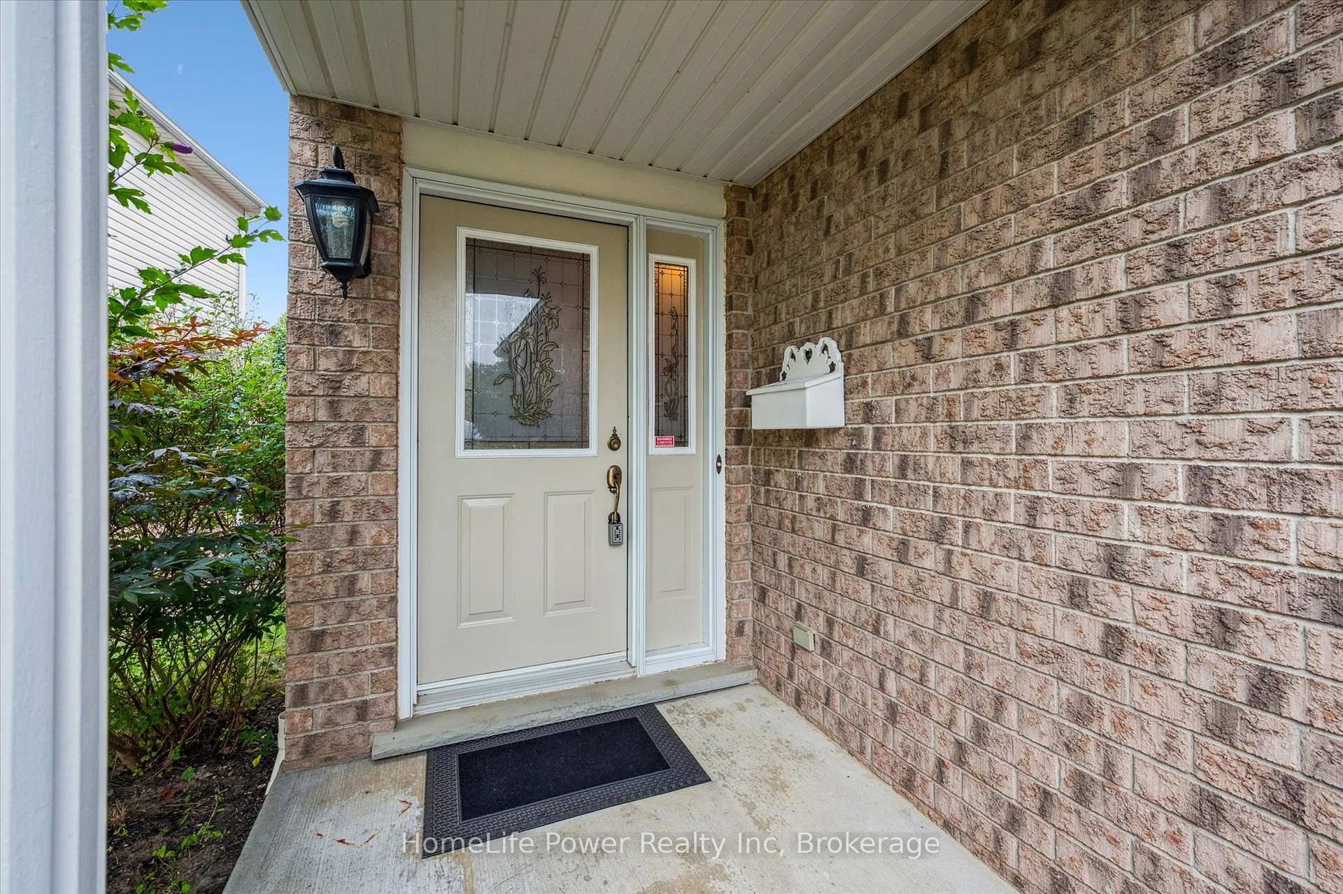 Photo 4 of 97 Marl Meadow Drive, Kitchener — HOMEH