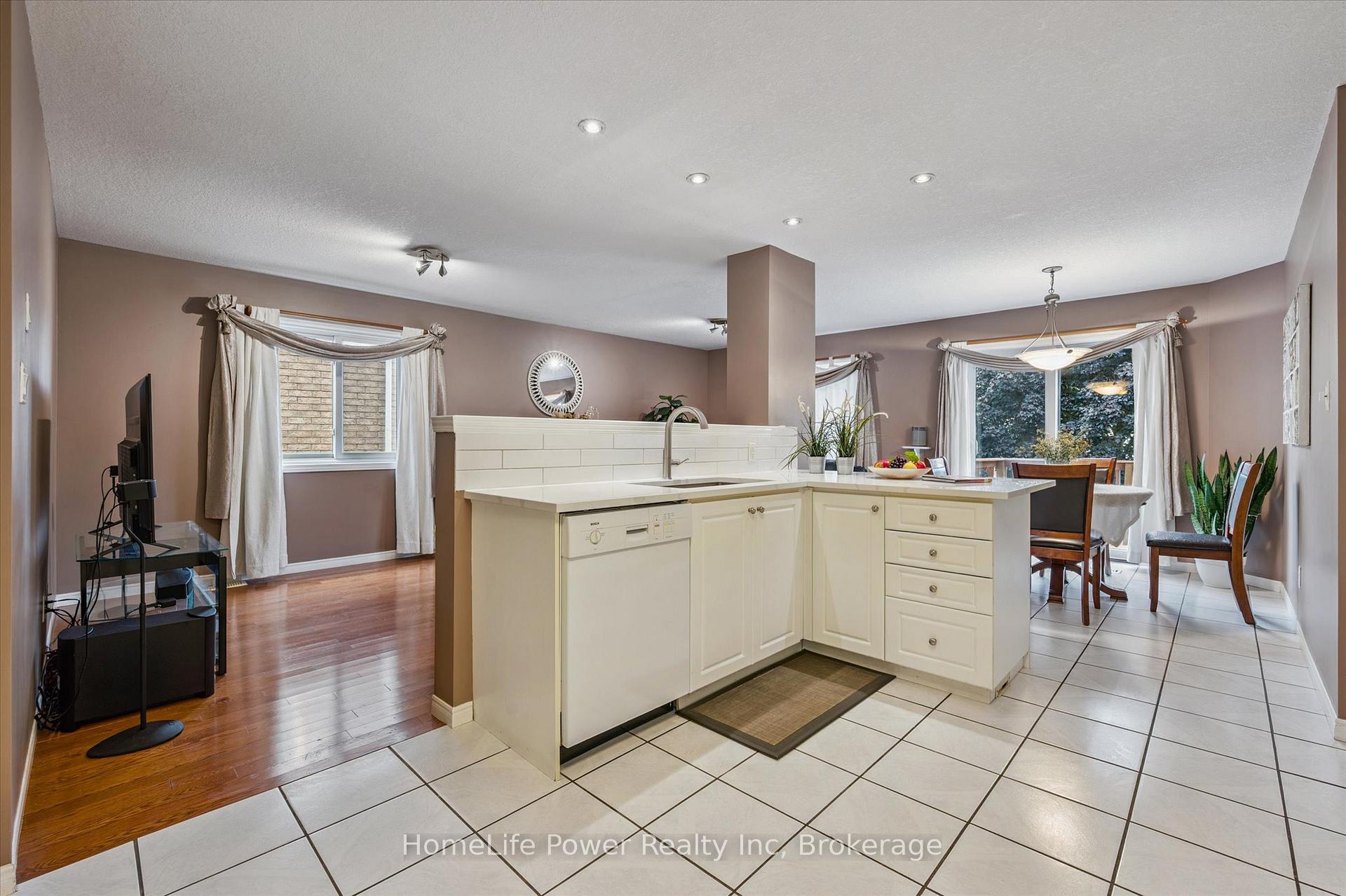 Photo 13 of 97 Marl Meadow Drive, Kitchener — HOMEH
