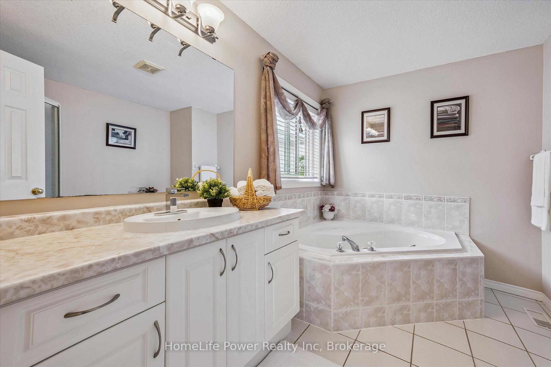 Photo 25 of 97 Marl Meadow Drive, Kitchener — HOMEH