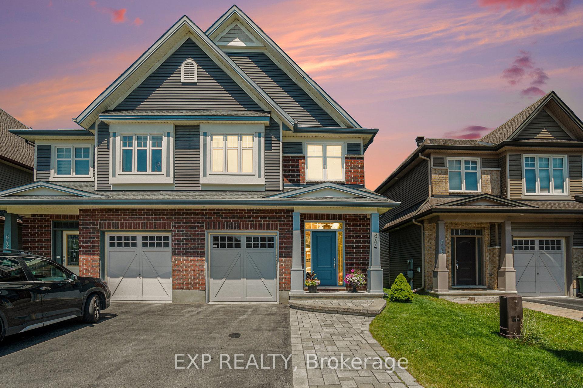 Front of 644 Moorpark Avenue N