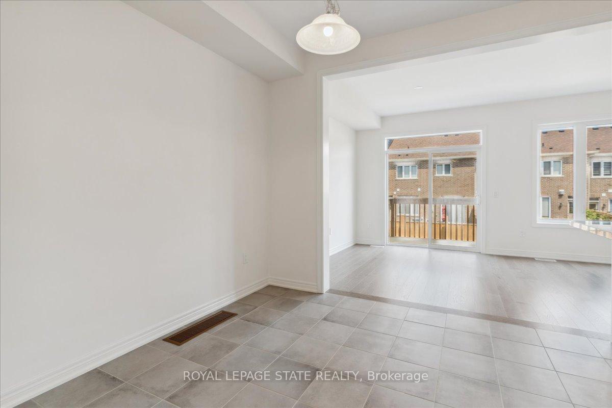 Photo 10 of 1069 Garner Road E, Hamilton, Meadowlands — HOMEH