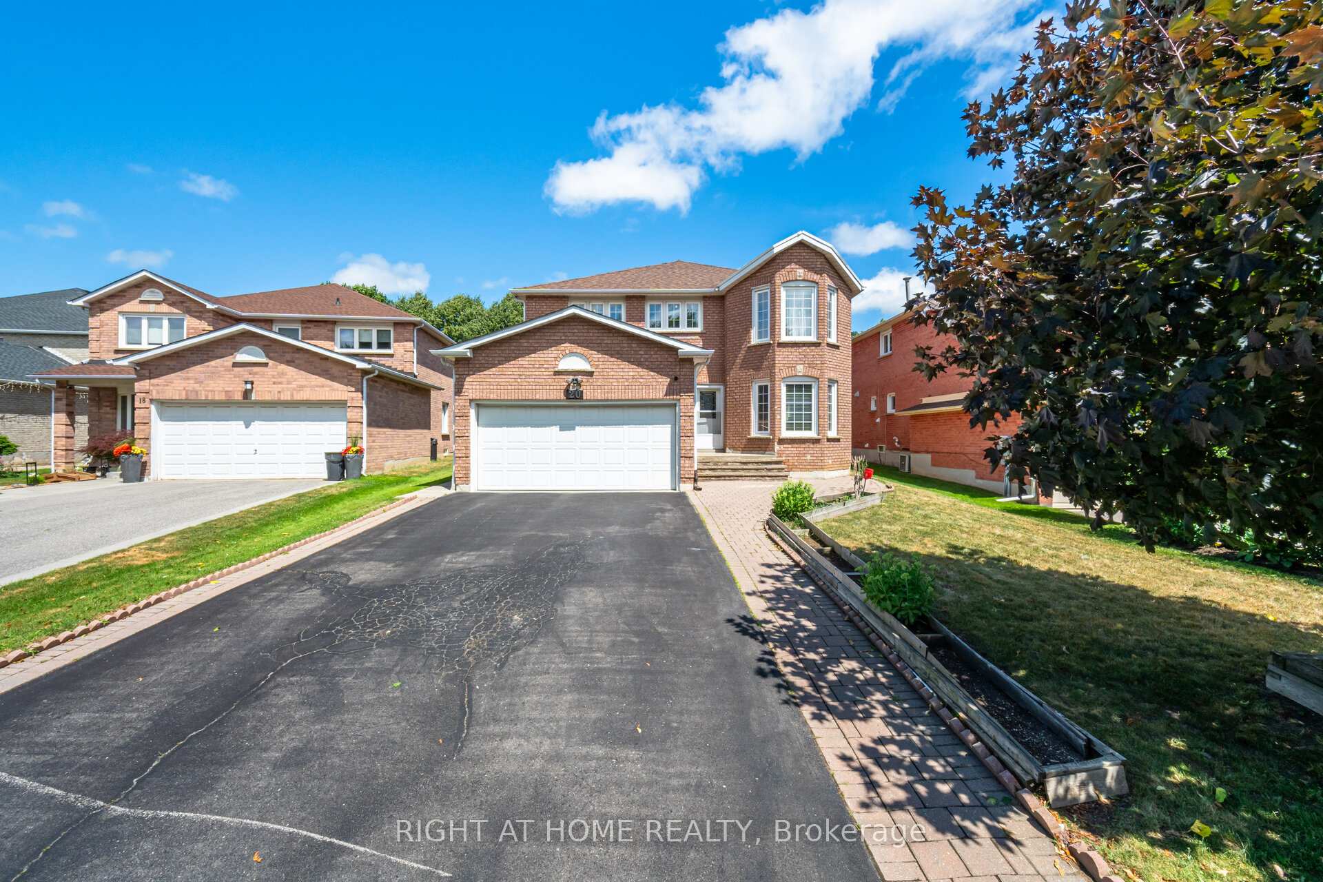Photo 1 of 20 Erla Court, Markham, Middlefield — HOMEH