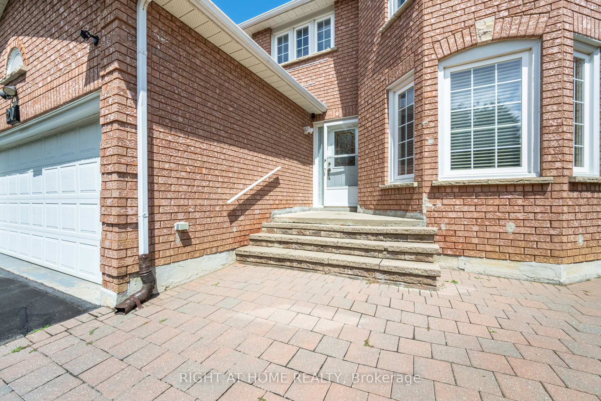 Photo 2 of 20 Erla Court, Markham, Middlefield — HOMEH