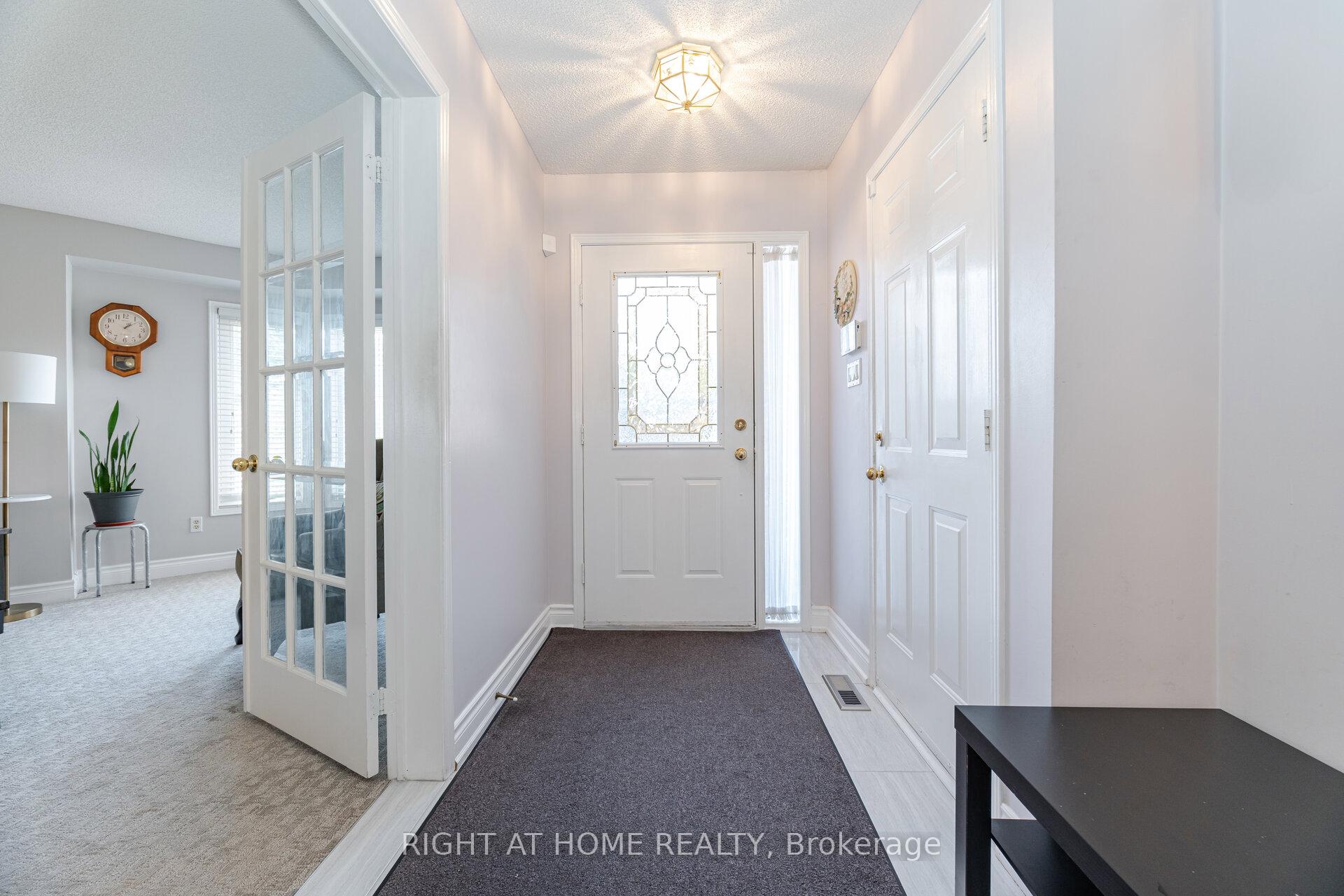 Photo 4 of 20 Erla Court, Markham, Middlefield — HOMEH
