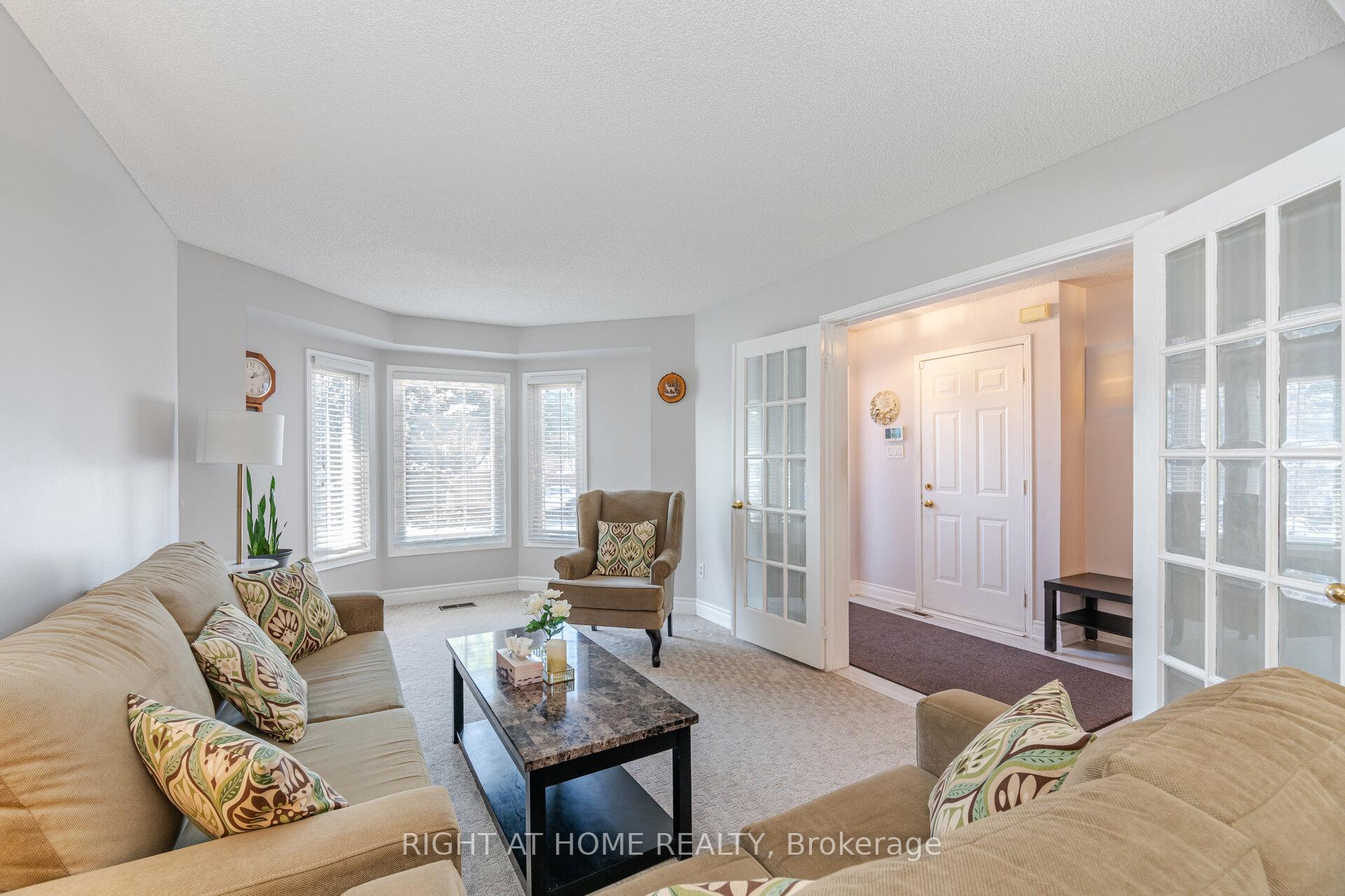 Photo 5 of 20 Erla Court, Markham, Middlefield — HOMEH