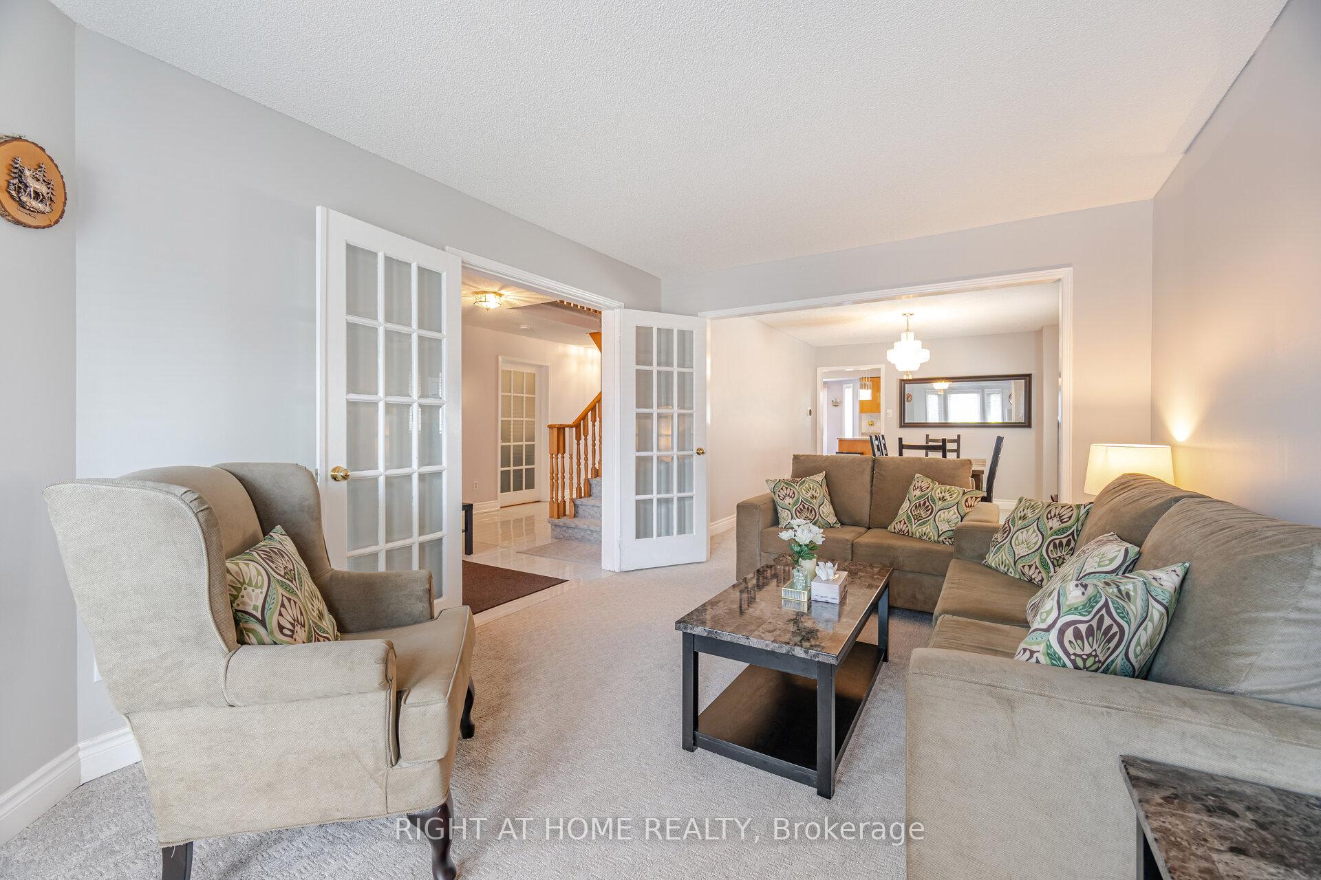 Photo 6 of 20 Erla Court, Markham, Middlefield — HOMEH