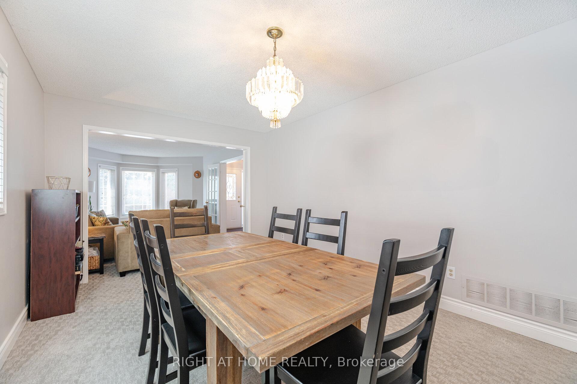 Photo 7 of 20 Erla Court, Markham, Middlefield — HOMEH