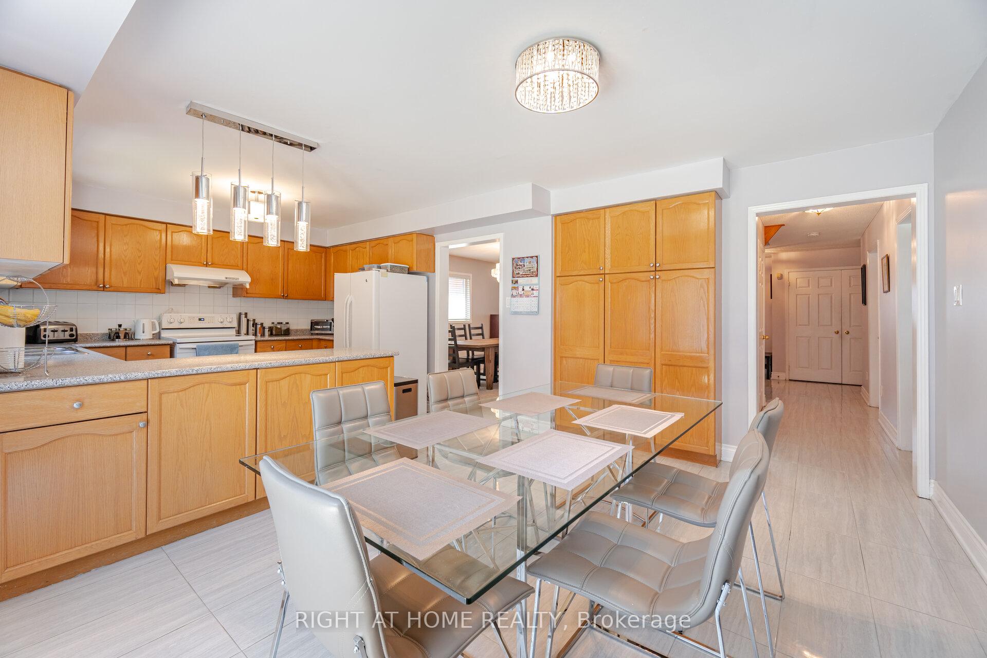 Photo 13 of 20 Erla Court, Markham, Middlefield — HOMEH