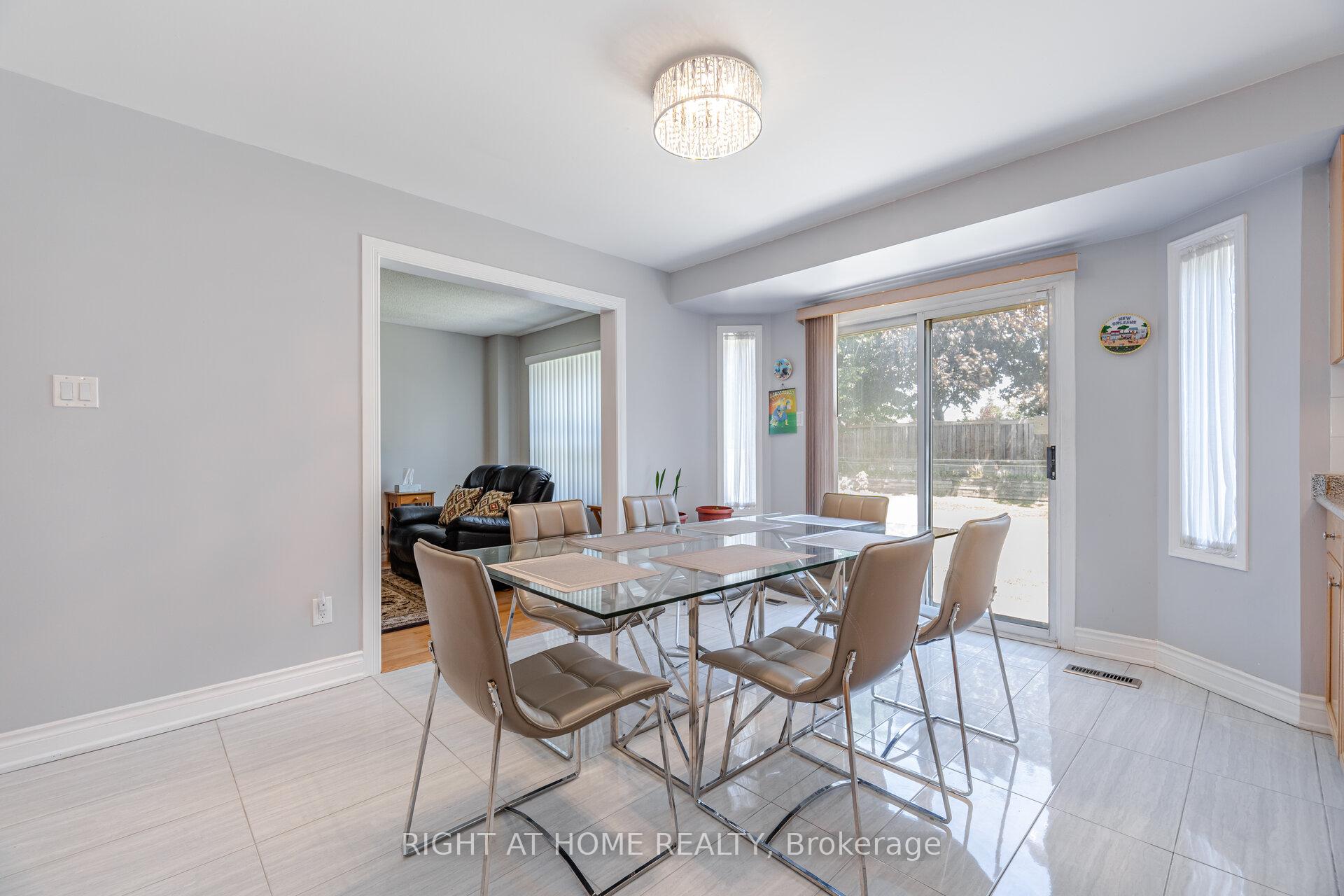Photo 14 of 20 Erla Court, Markham, Middlefield — HOMEH