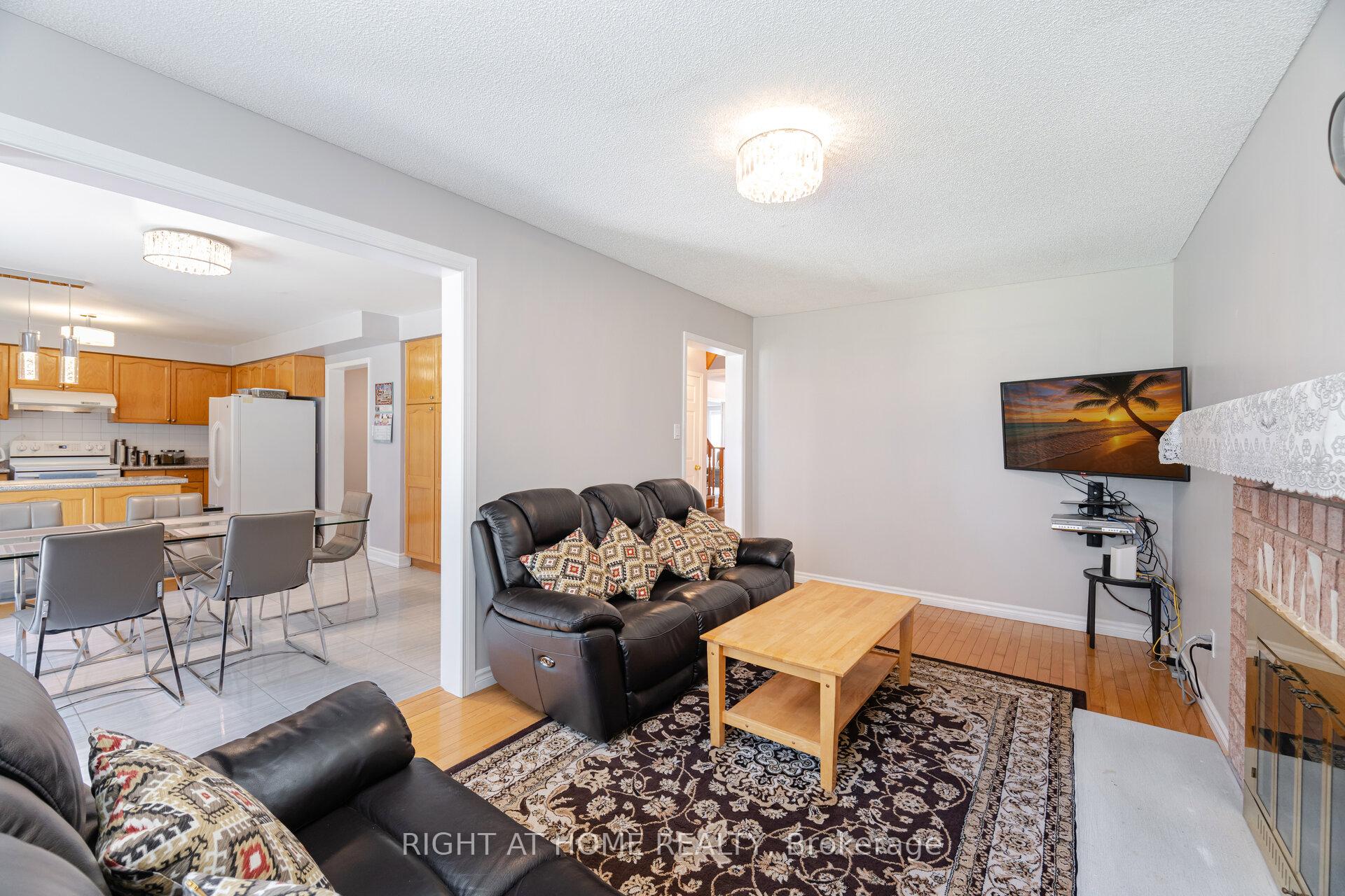 Photo 15 of 20 Erla Court, Markham, Middlefield — HOMEH