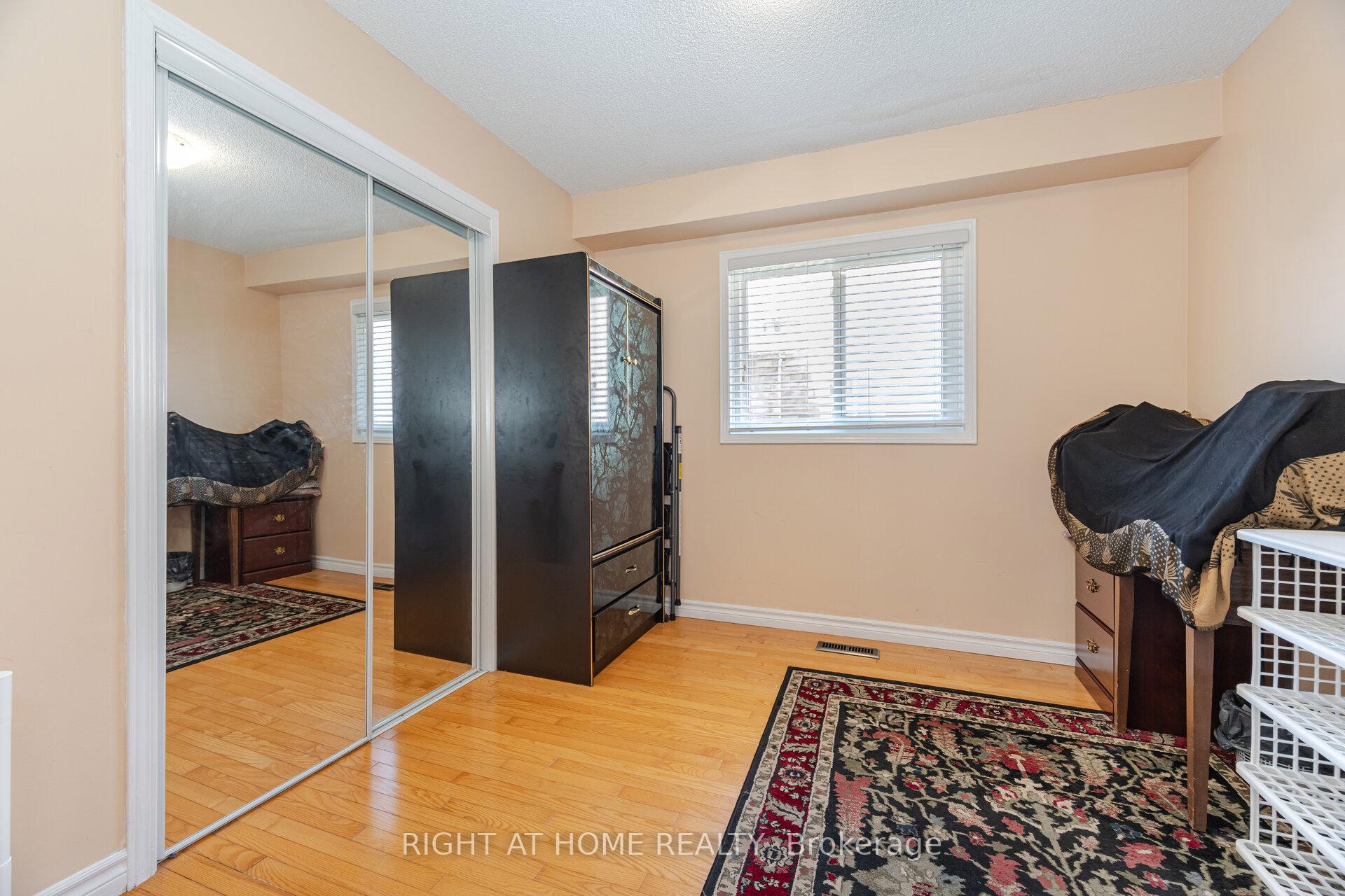 Photo 17 of 20 Erla Court, Markham, Middlefield — HOMEH