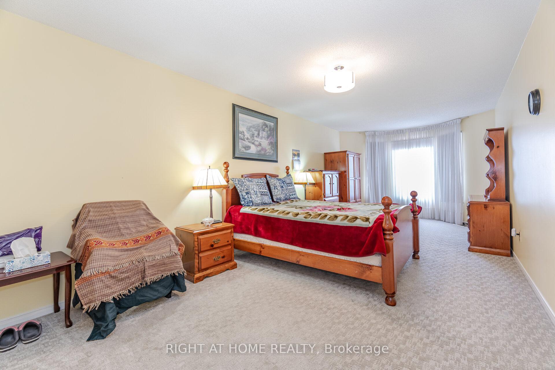 Photo 21 of 20 Erla Court, Markham, Middlefield — HOMEH