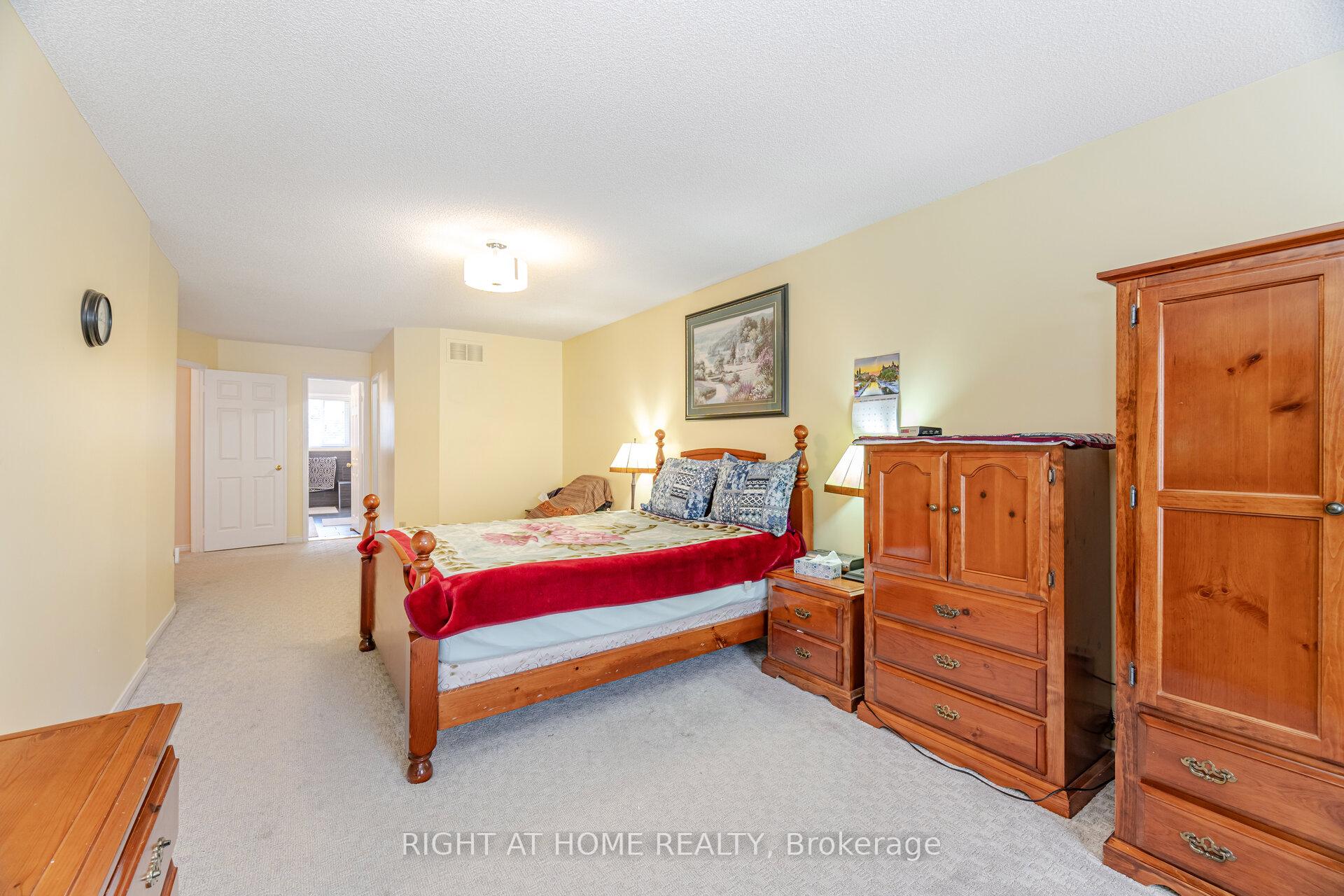 Photo 22 of 20 Erla Court, Markham, Middlefield — HOMEH