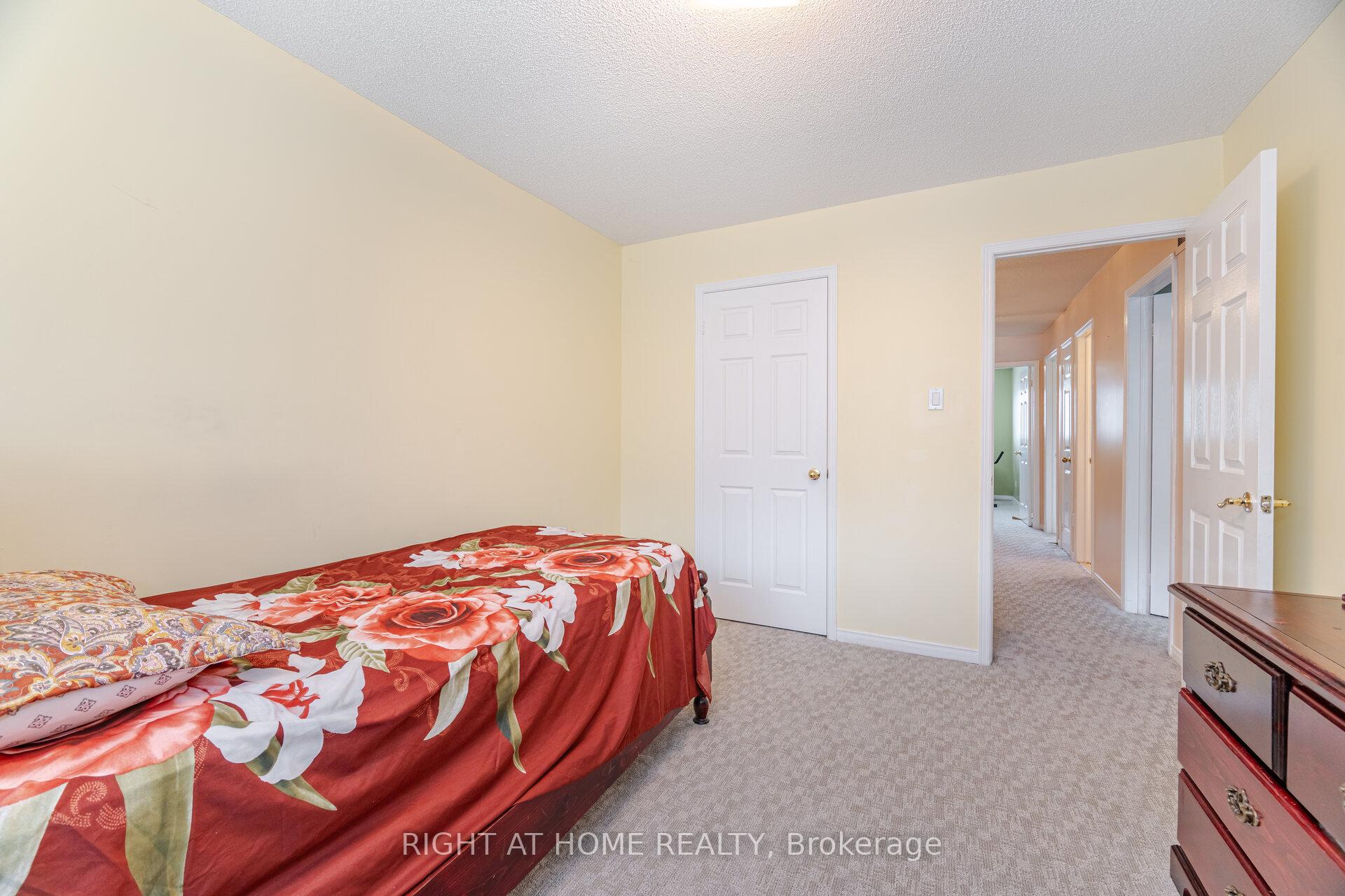 Photo 24 of 20 Erla Court, Markham, Middlefield — HOMEH
