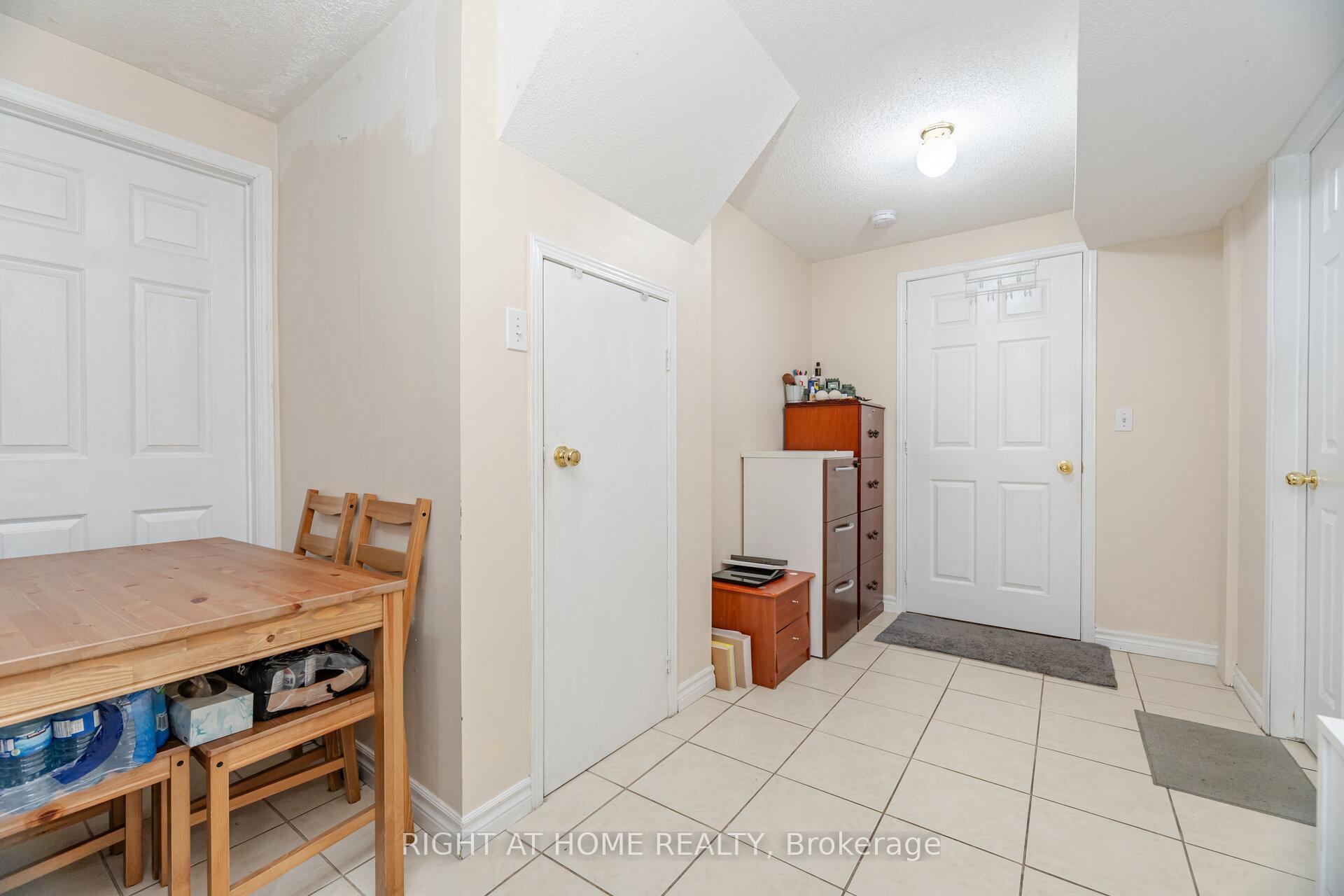 Photo 31 of 20 Erla Court, Markham, Middlefield — HOMEH