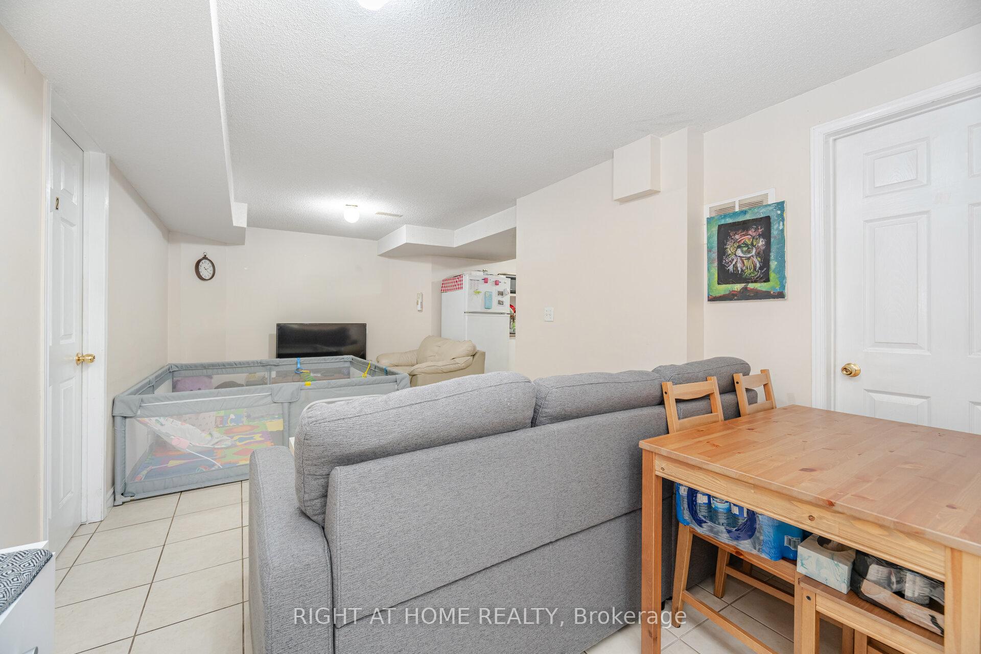 Photo 32 of 20 Erla Court, Markham, Middlefield — HOMEH