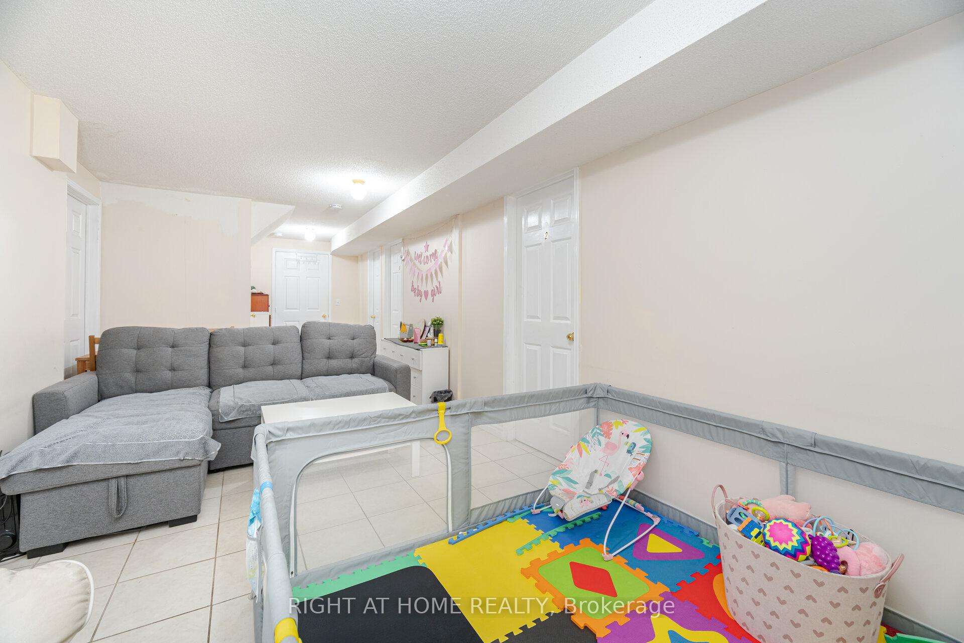 Photo 33 of 20 Erla Court, Markham, Middlefield — HOMEH