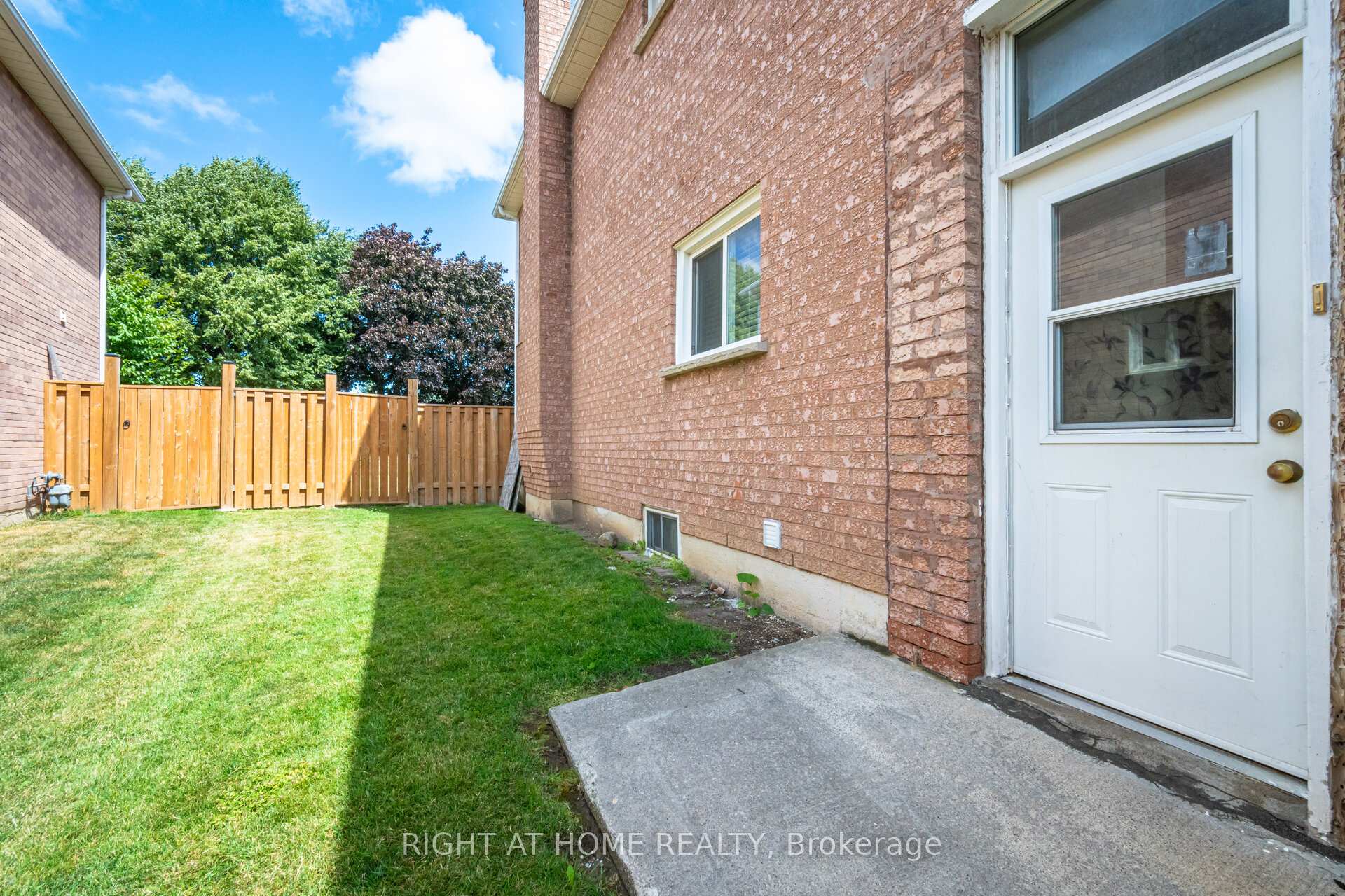 Photo 43 of 20 Erla Court, Markham, Middlefield — HOMEH