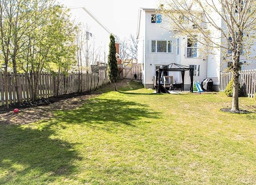 Photo 1 of 33 Tobermory Crescent, Ottawa, Kanata - Morgan's Grant/South March — HOMEH