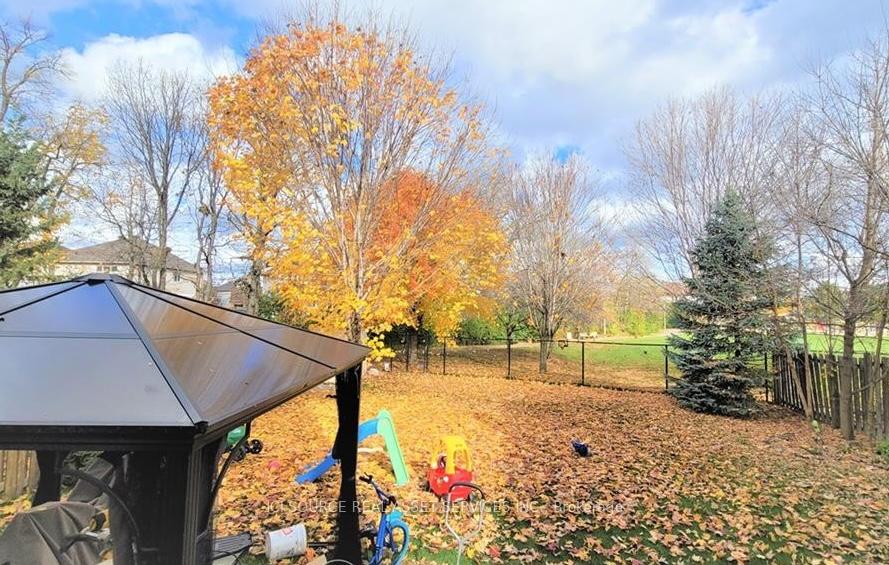 Photo 2 of 33 Tobermory Crescent, Ottawa, Kanata - Morgan's Grant/South March — HOMEH