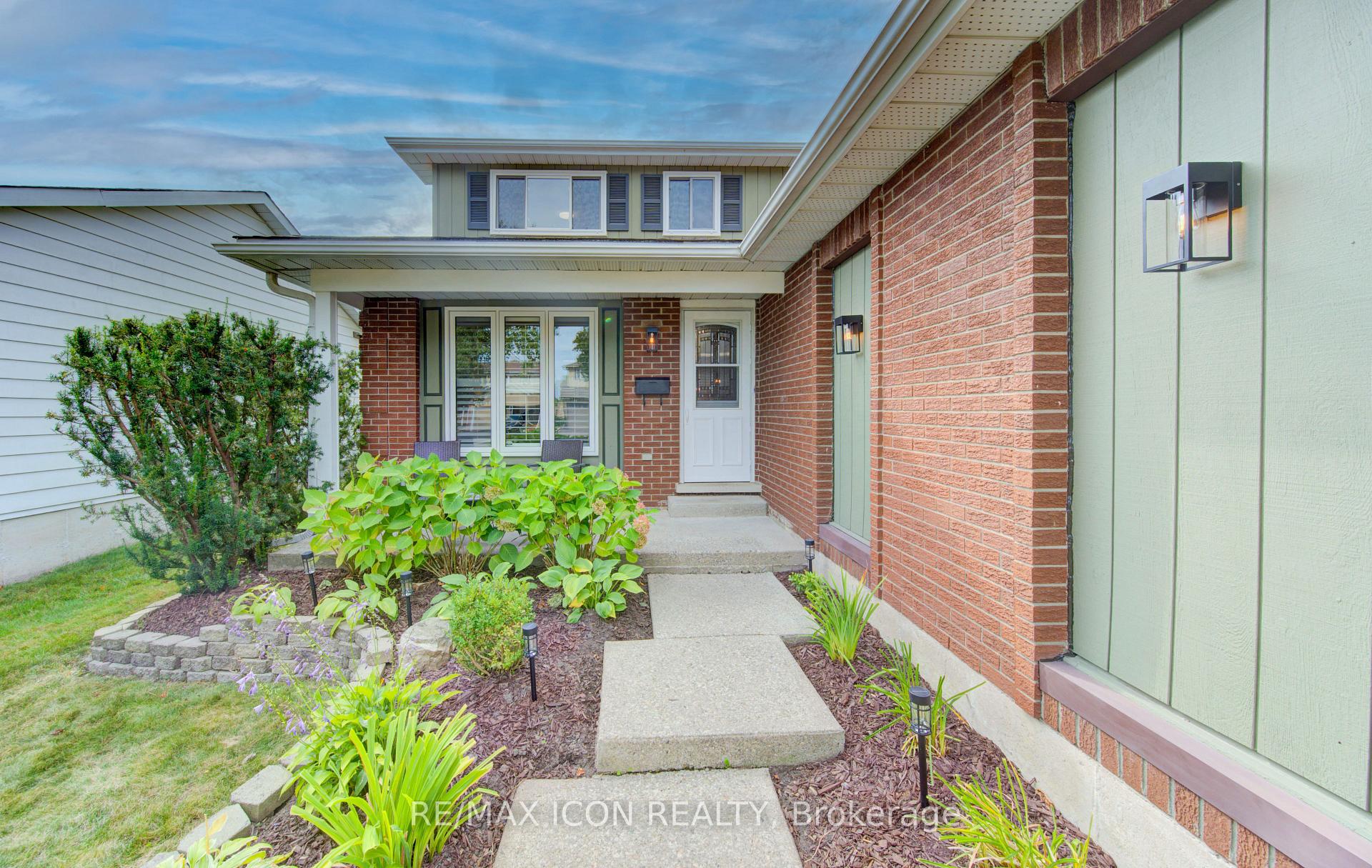 Photo 4 of 43 Winding Way, Kitchener — HOMEH