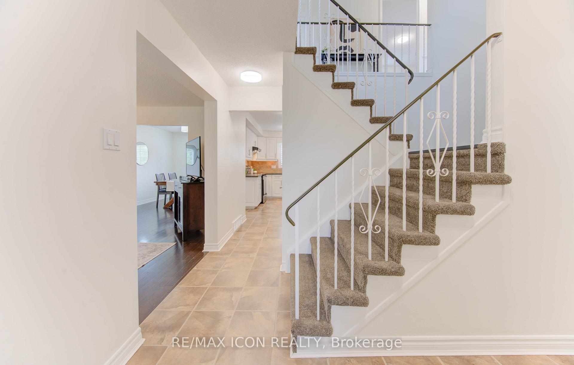 Photo 5 of 43 Winding Way, Kitchener — HOMEH