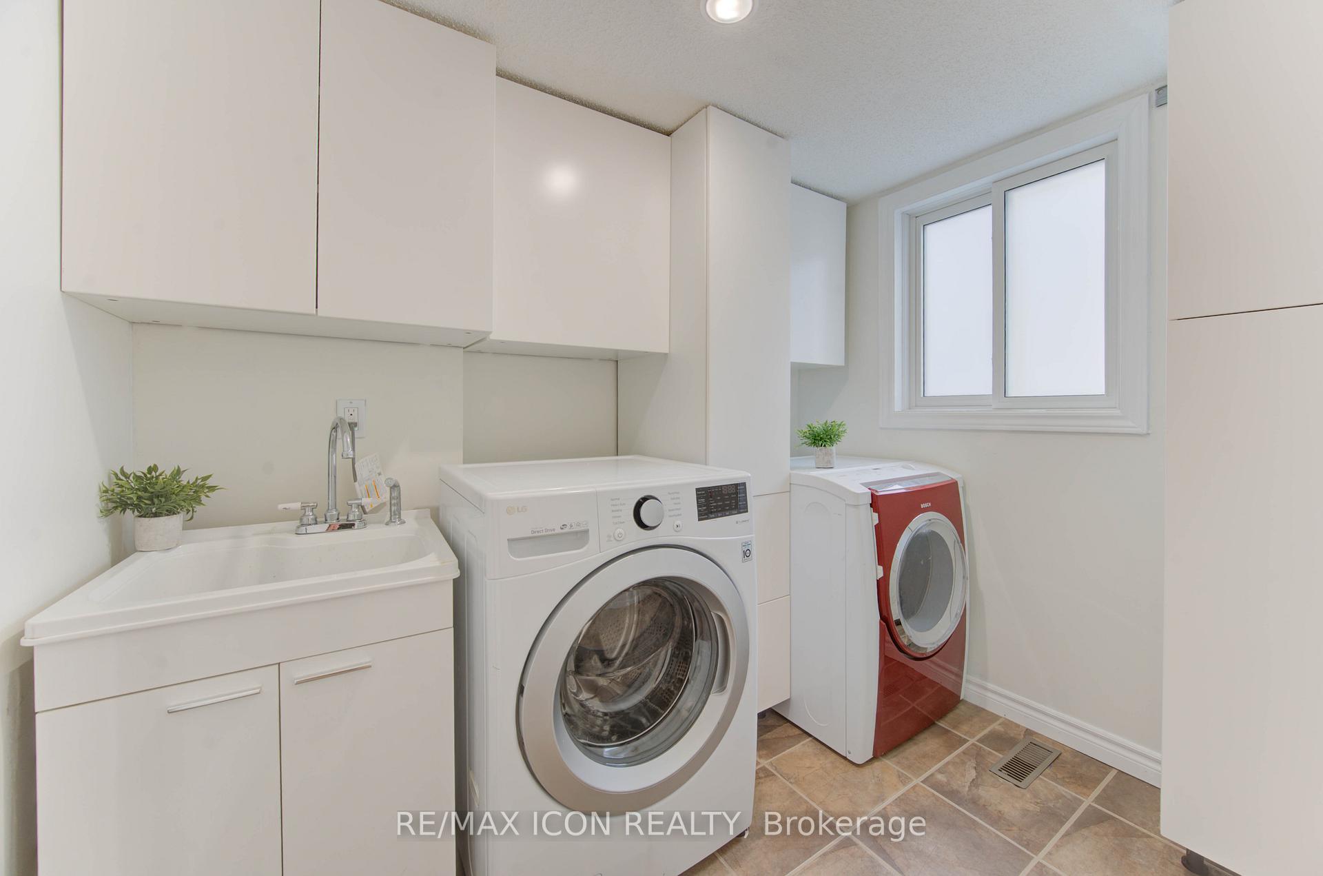 Photo 17 of 43 Winding Way, Kitchener — HOMEH