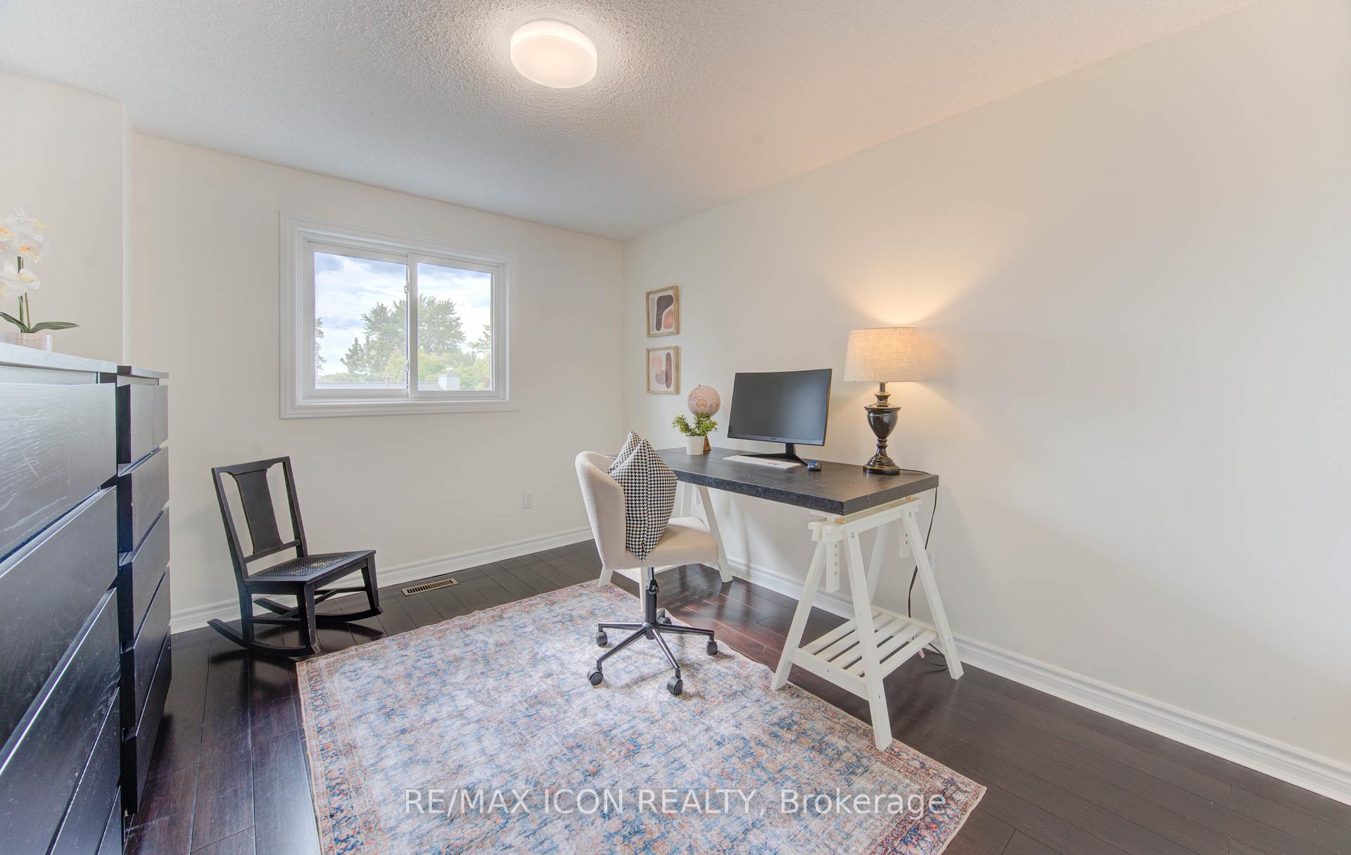 Photo 24 of 43 Winding Way, Kitchener — HOMEH