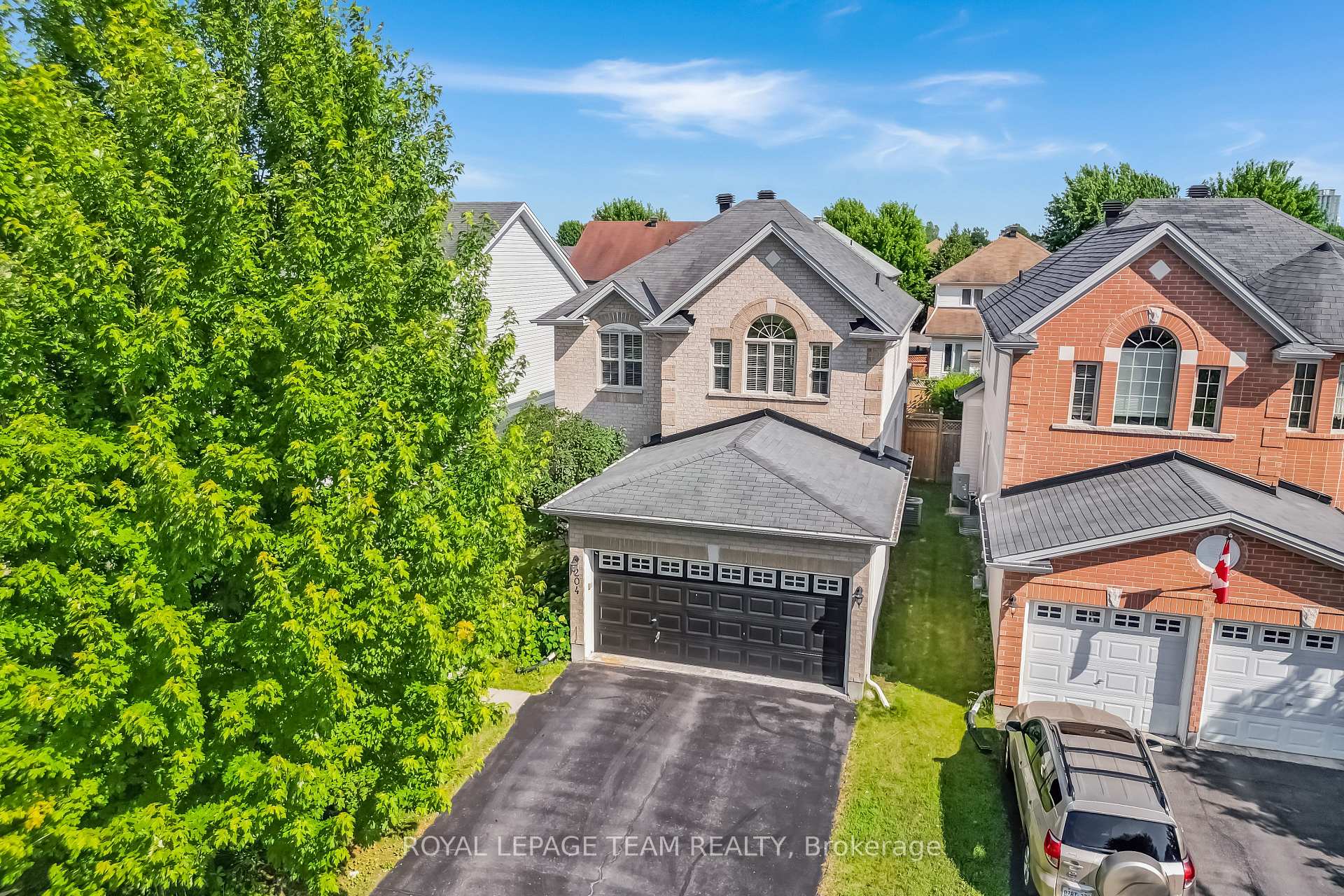 Photo 3 of 204 Applecross Crescent, Ottawa, Kanata - Morgan's Grant/South March — HOMEH