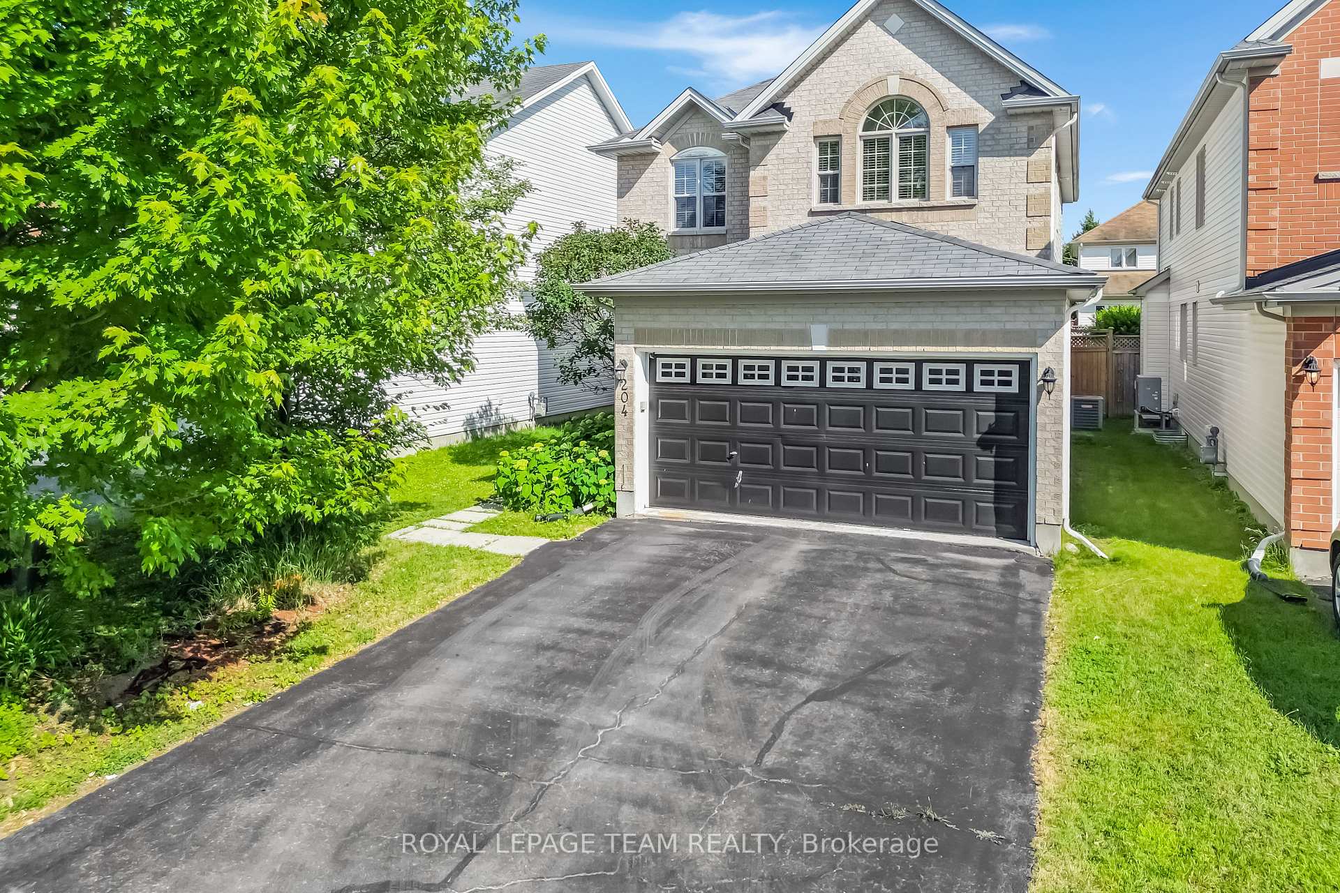 Photo 7 of 204 Applecross Crescent, Ottawa, Kanata - Morgan's Grant/South March — HOMEH