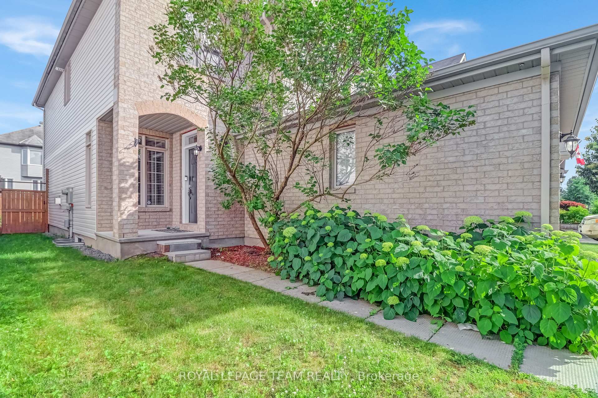 Photo 8 of 204 Applecross Crescent, Ottawa, Kanata - Morgan's Grant/South March — HOMEH