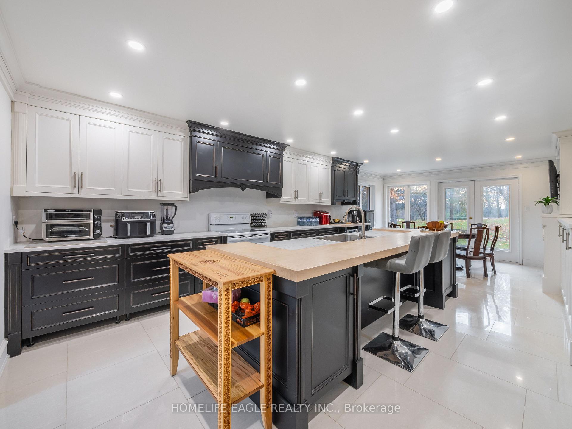Photo 9 of 28 Rolling Court, King, Rural King — HOMEH