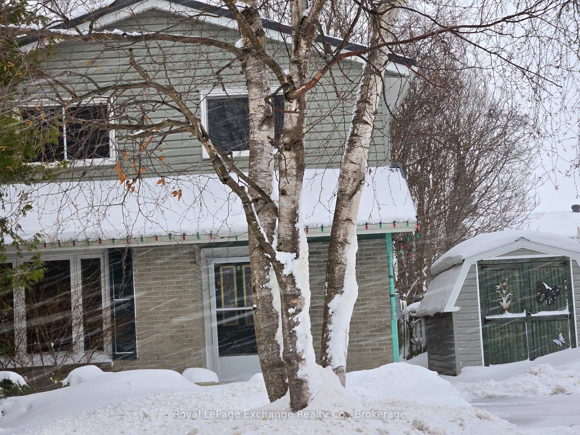 Front of 853 walsh Street N