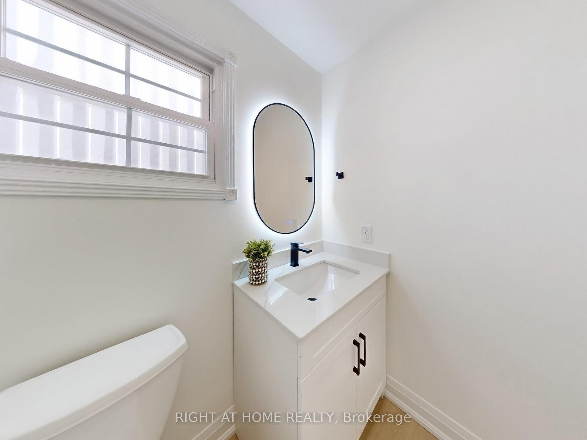 Photo 4 of 94 Reginald Crescent, Markham, Markham Village — HOMEH