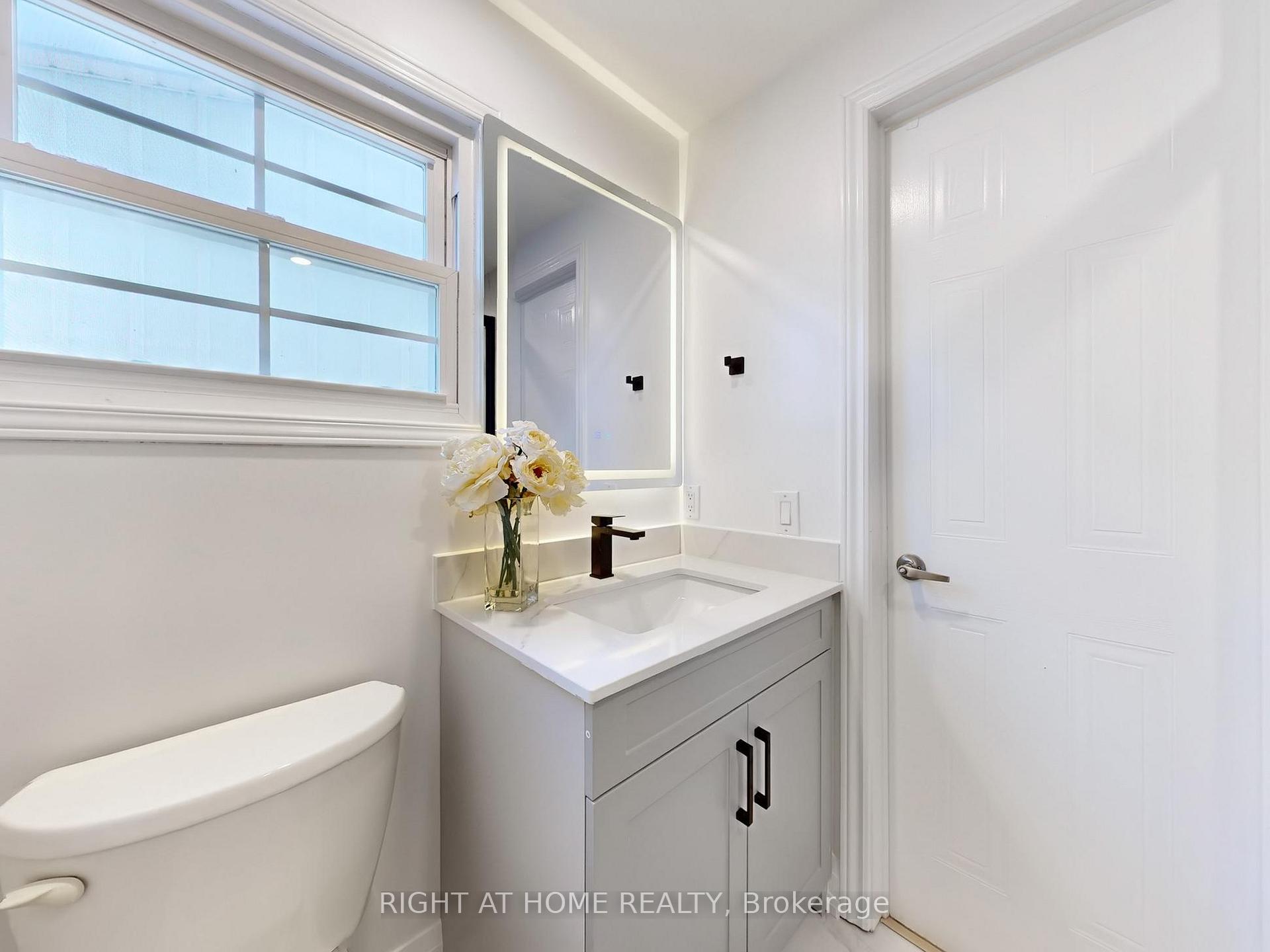 Photo 7 of 94 Reginald Crescent, Markham, Markham Village — HOMEH