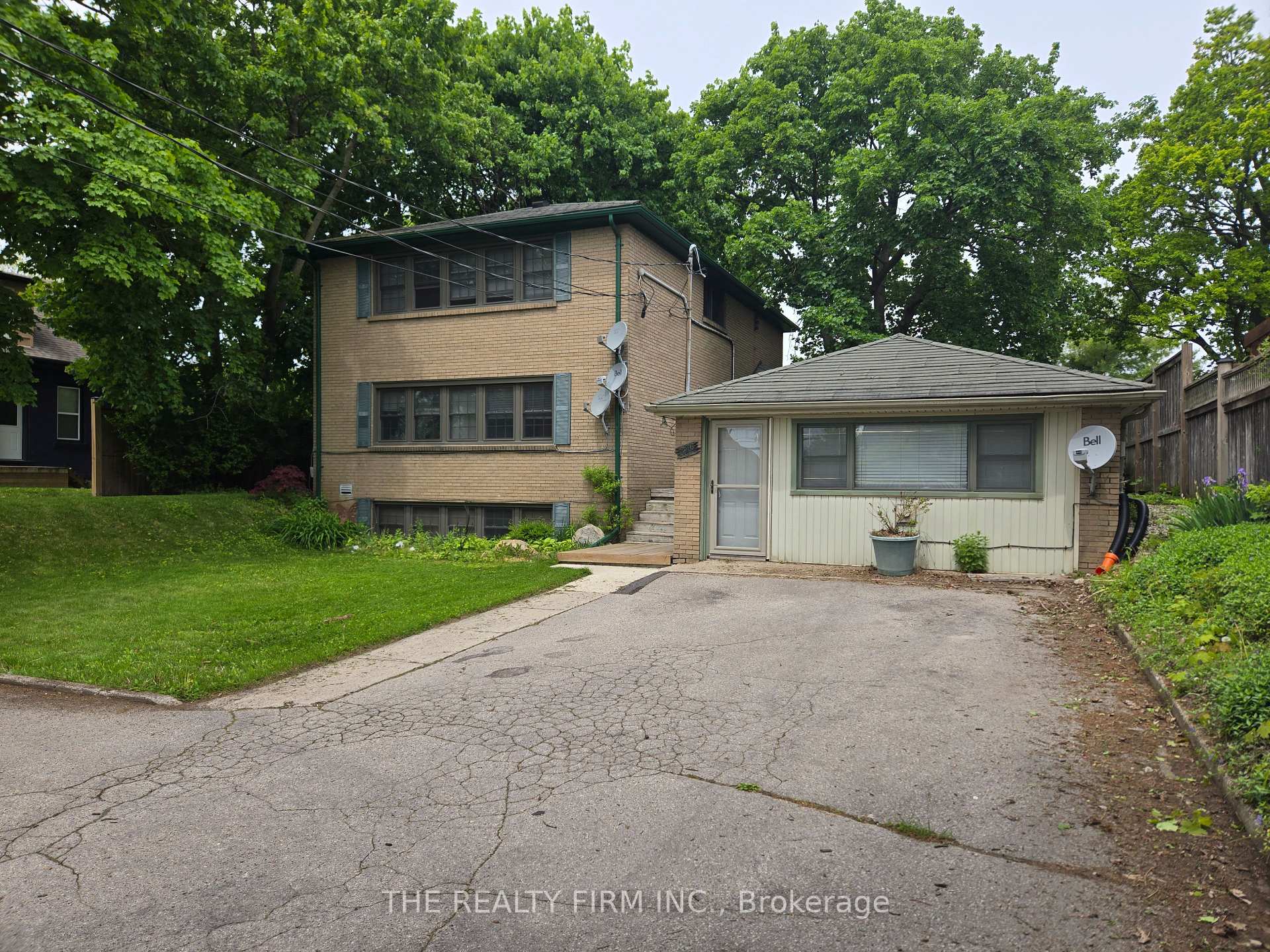Front of 7076 Longwoods Road