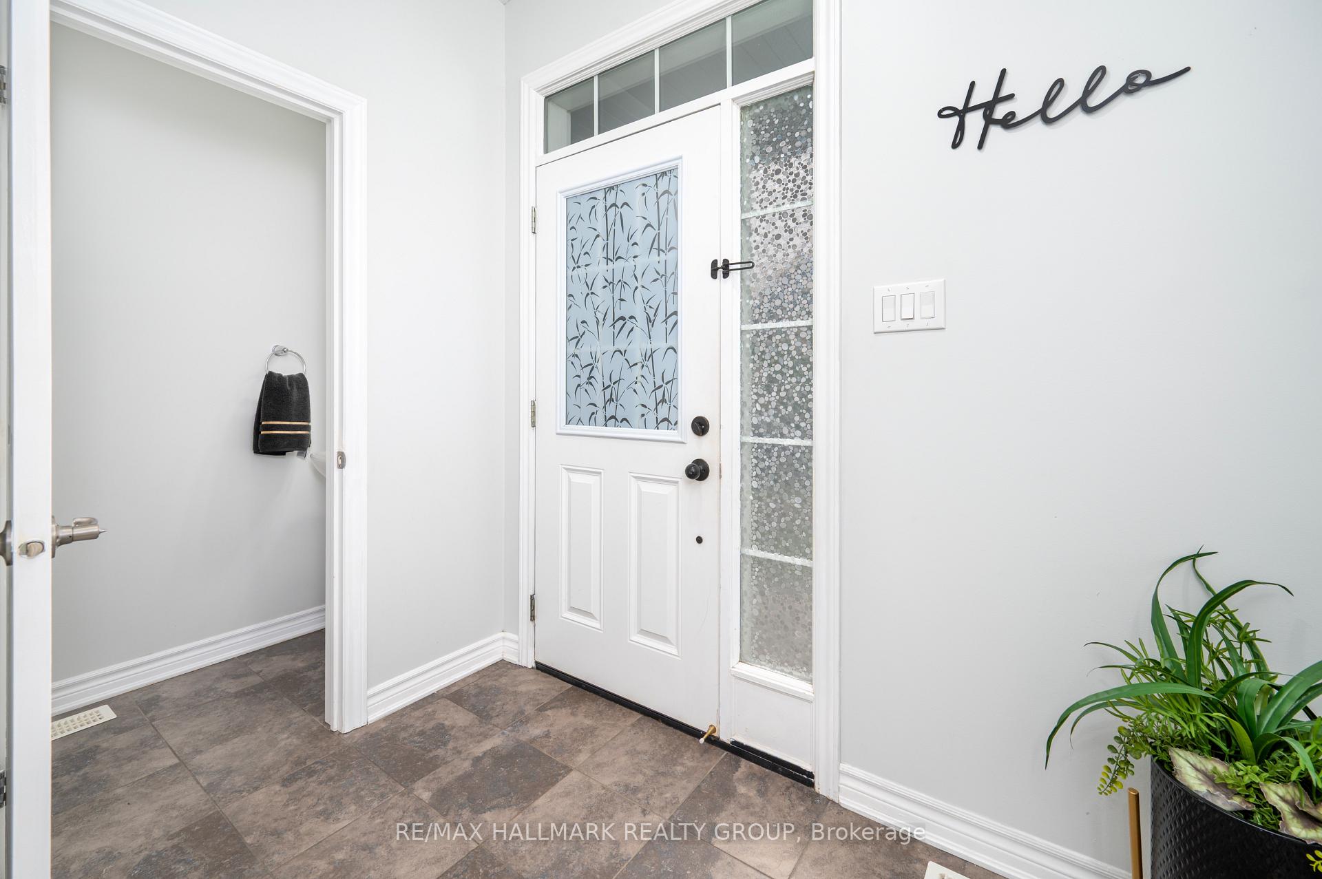 Photo 3 of 223 Conifer Creek Circle, Ottawa, Kanata - Emerald Meadows/Trailwest — HOMEH