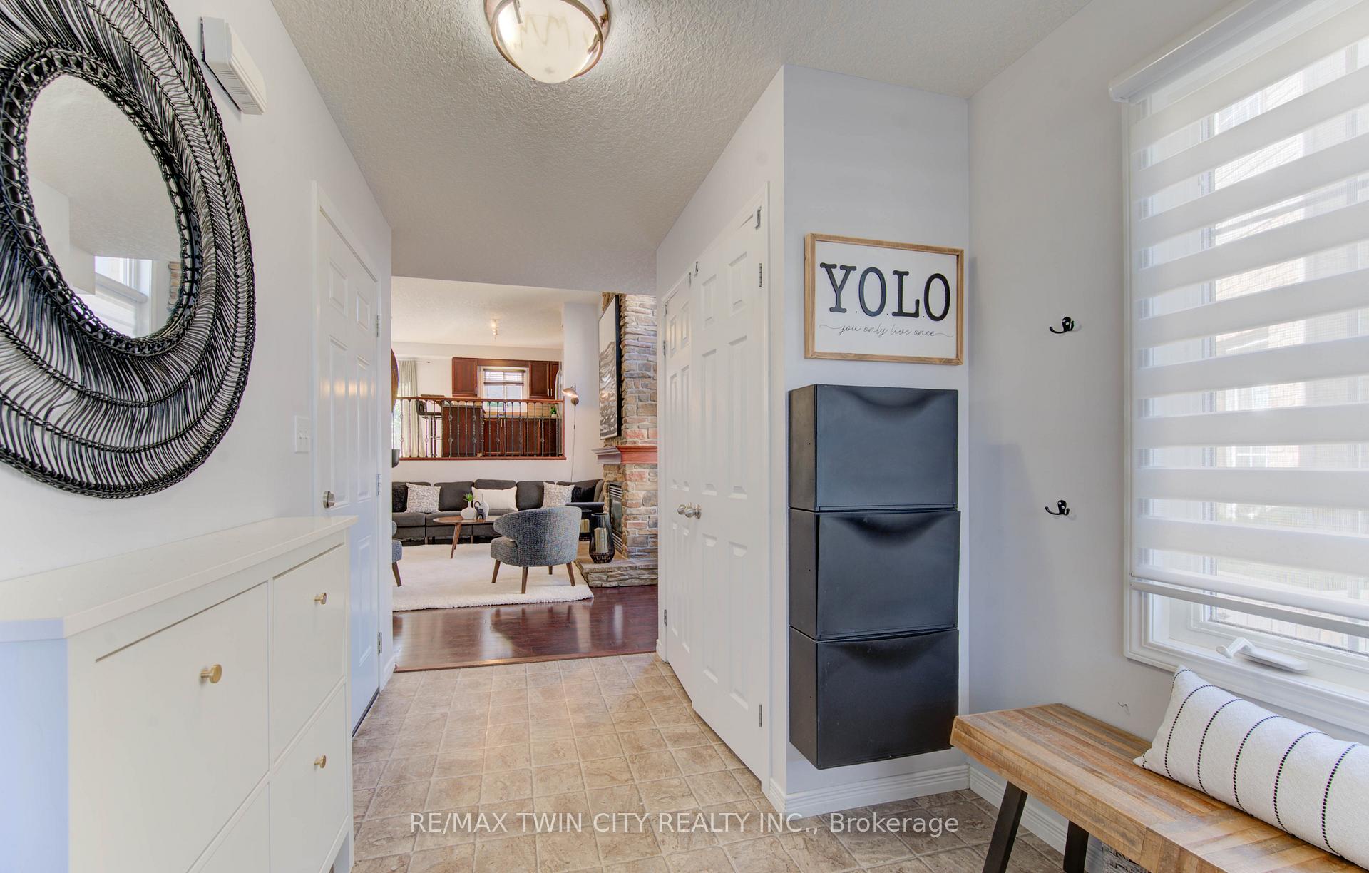 Photo 4 of 224 Sunny Meadow Court, Kitchener — HOMEH
