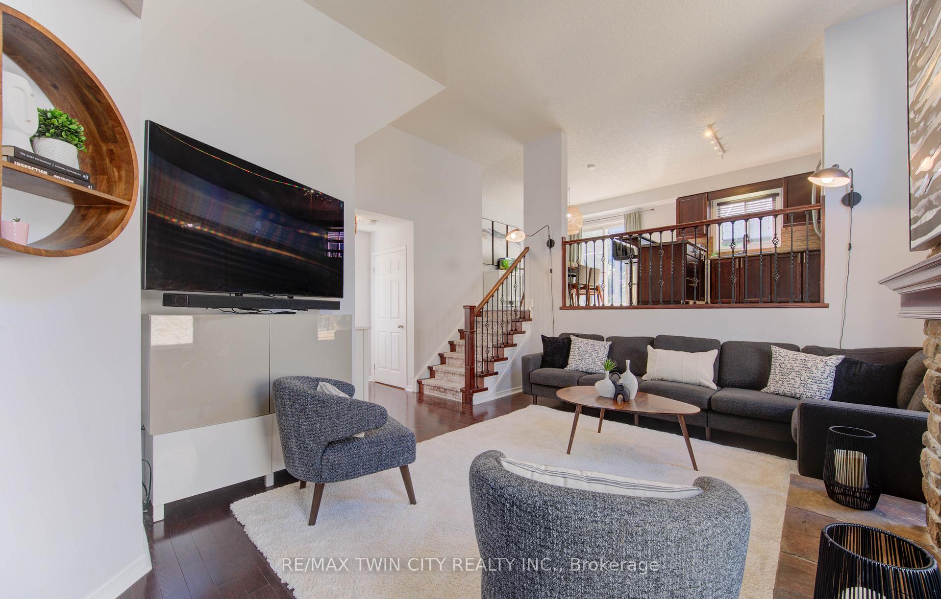 Photo 5 of 224 Sunny Meadow Court, Kitchener — HOMEH